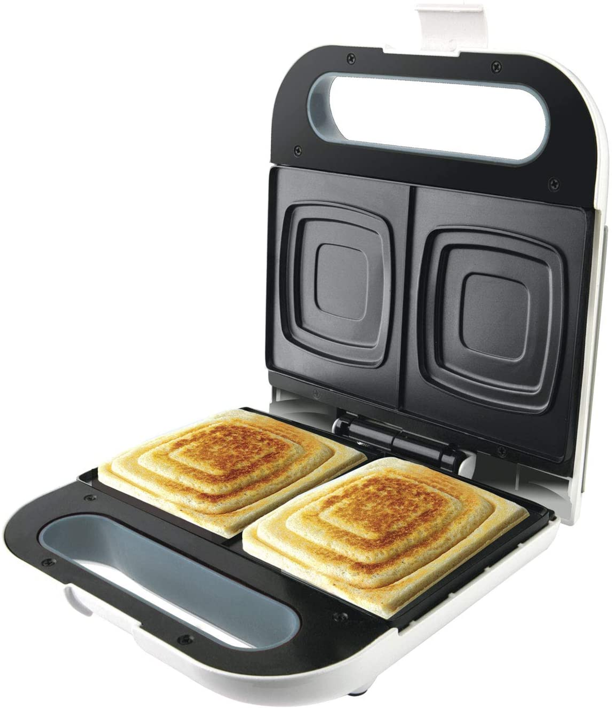 Sandwichmaker mit zwei getoasteten Sandwiches, die zum Verzehr bereit sind.