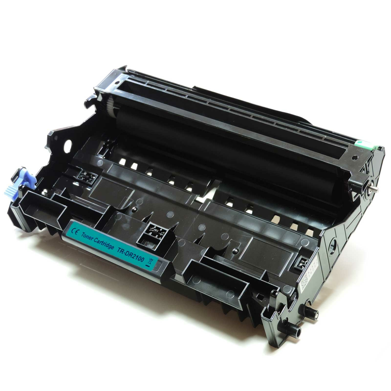 Schwarze Druckertoner-Kartusche. Grünes Etikett mit weißem Text. Schwarzes Kunststoffgehäuse.