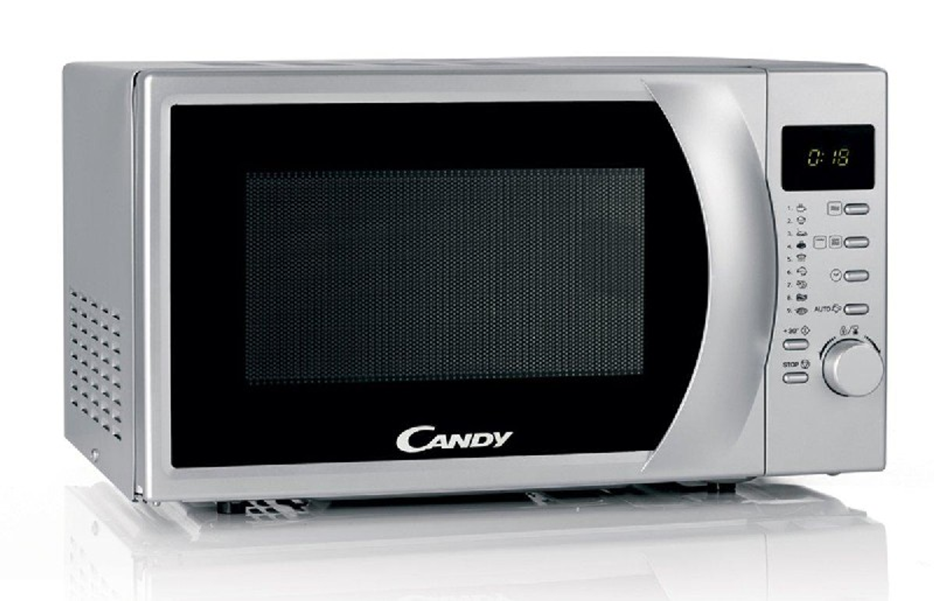Forno a microonde argentato con porta nera e display digitale. Lo sfondo è bianco.