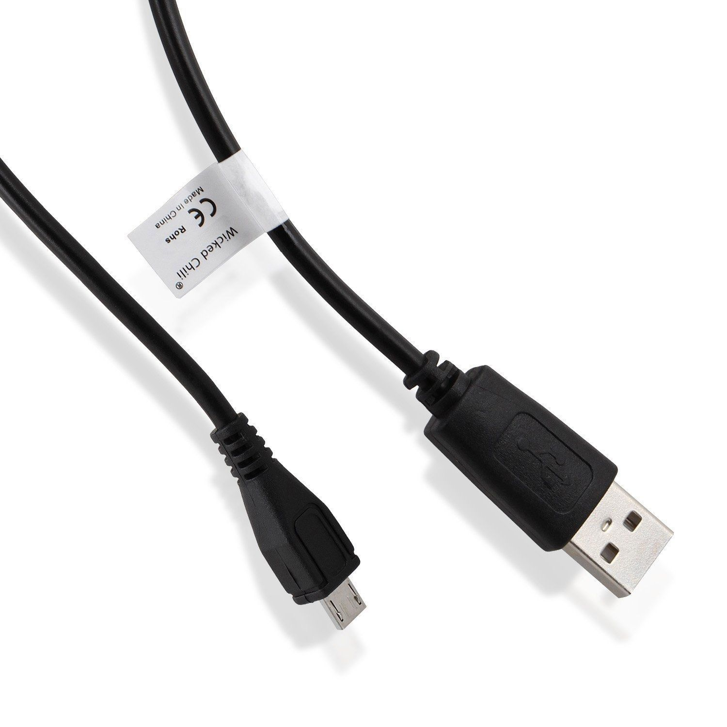 Schwarzes USB-zu-Micro-USB-Kabel. Ein Etikett mit 'Wicked Chili®'. Weißer Hintergrund.
