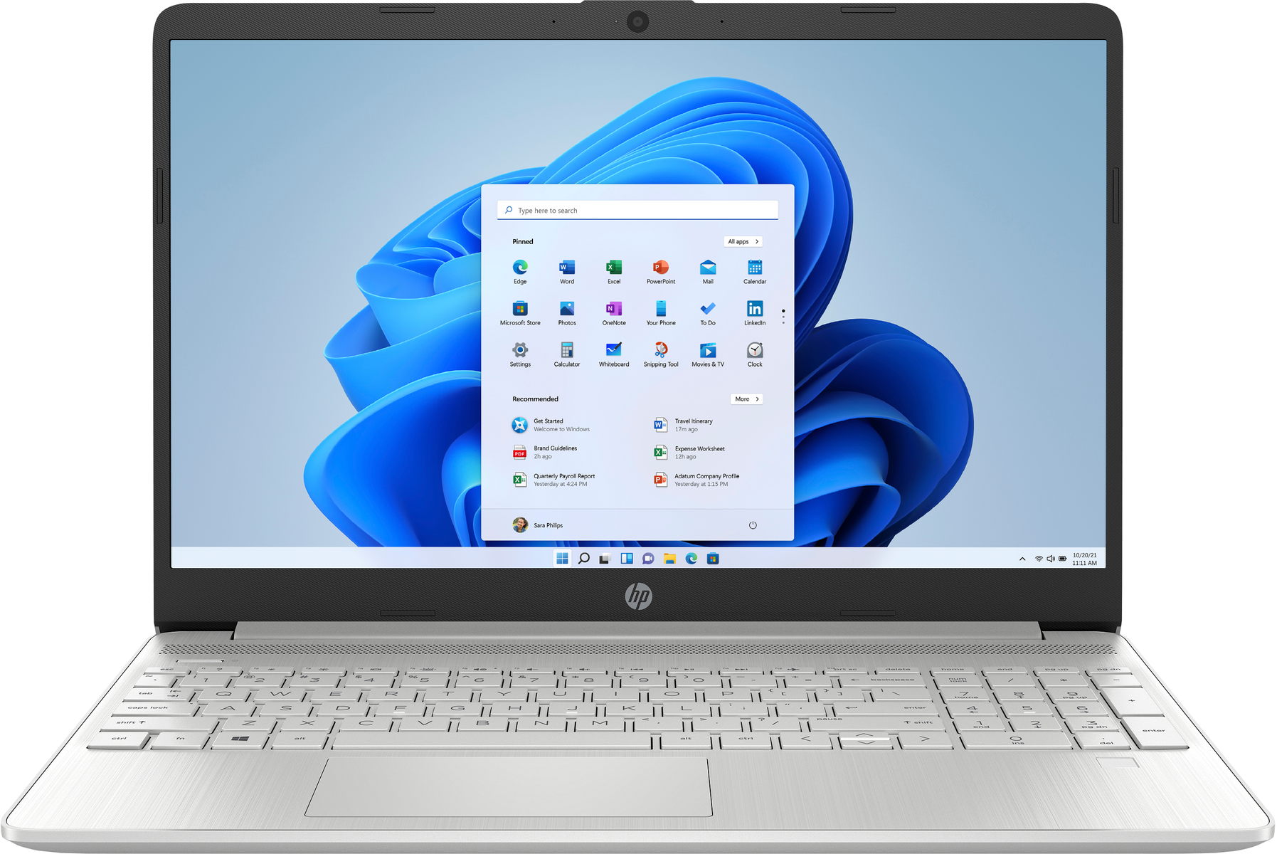 Laptop con pantalla de inicio de Windows 11. Se muestran las aplicaciones. El portátil es plateado.
