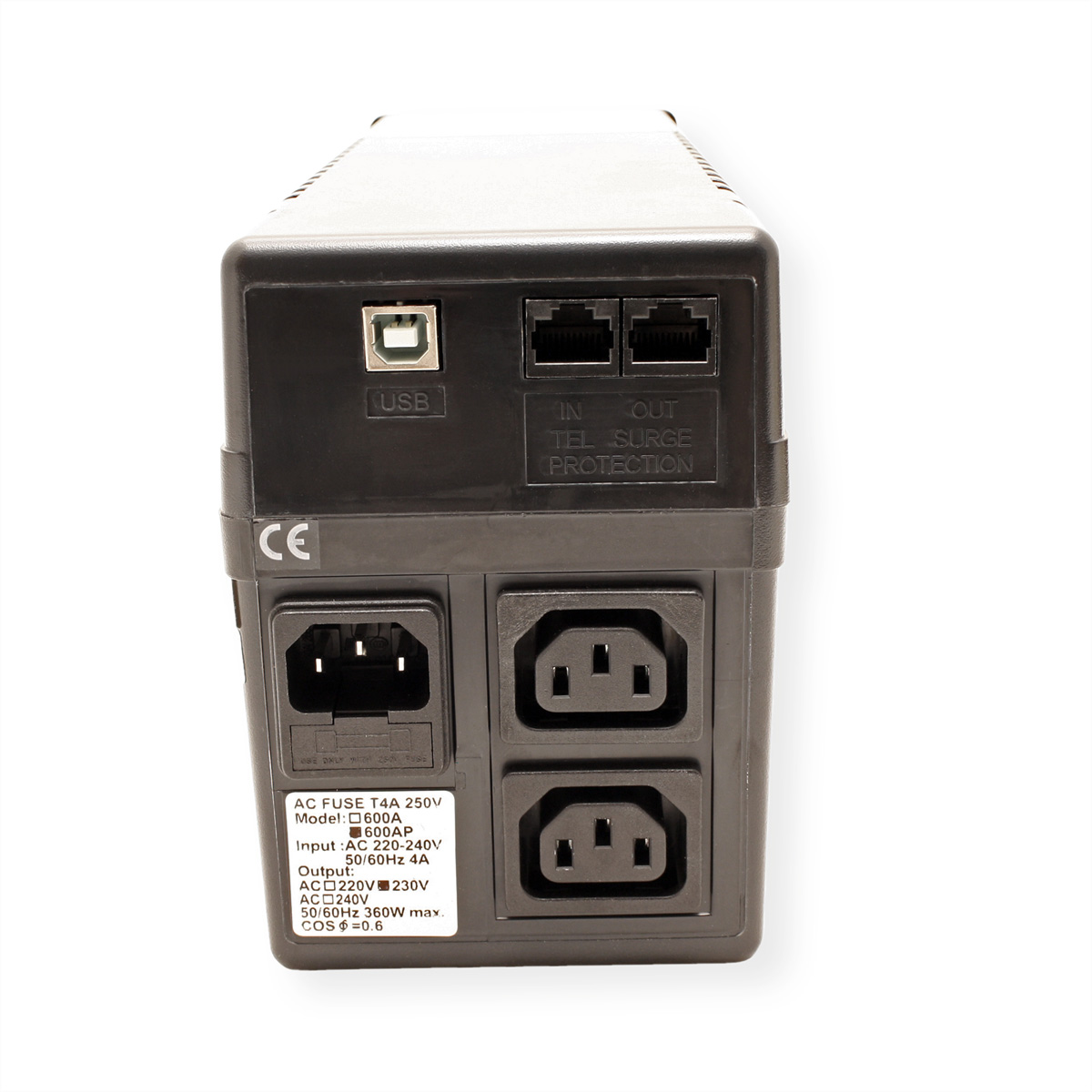 Die Rückseite eines schwarzen USV-Geräts mit Anschlüssen und Etiketten. Es hat einen USB-Anschluss, Stromanschlüsse und ein Produktetikett.