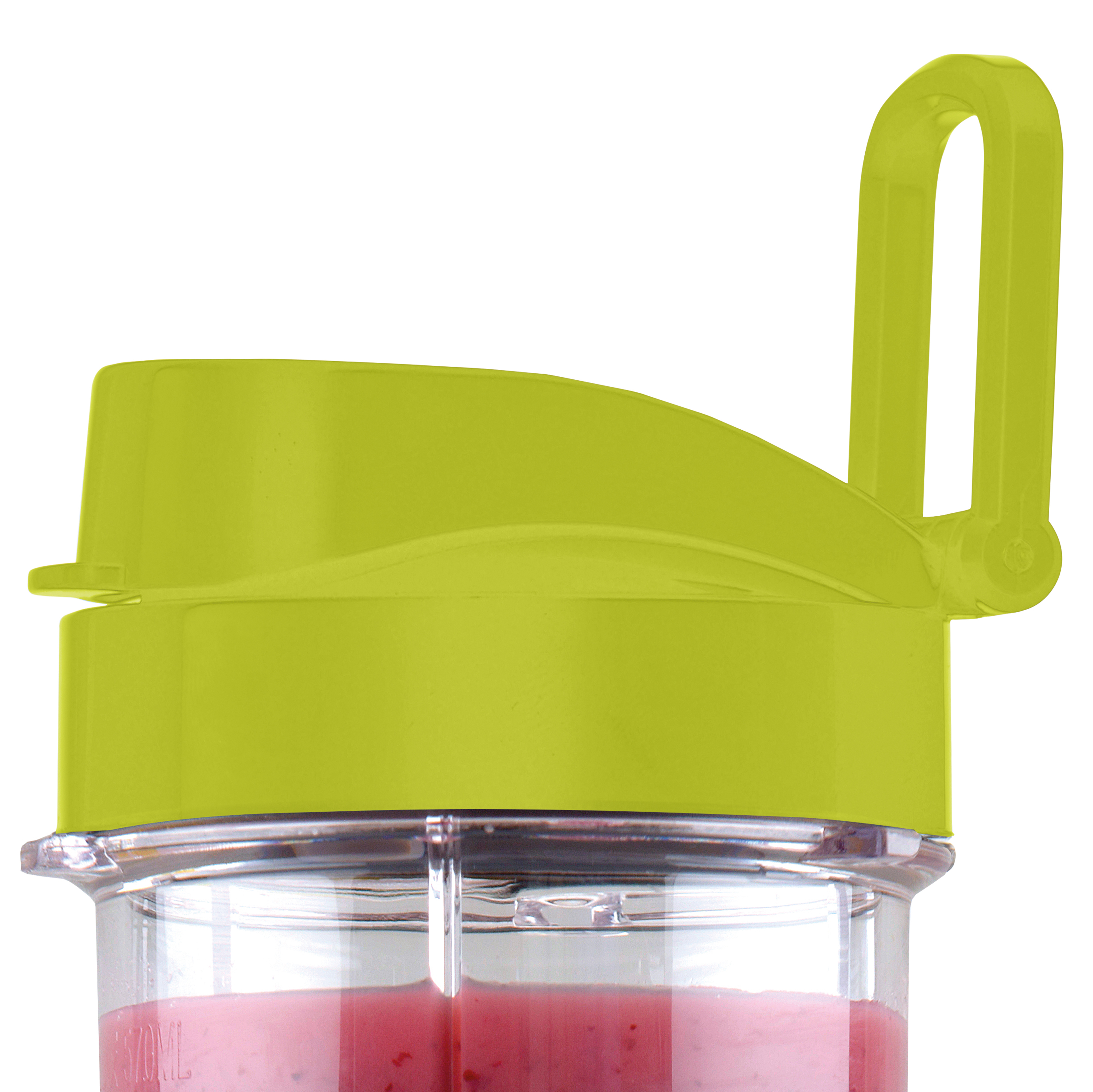Coperchio del frullatore verde con manico. Contenitore trasparente sotto con liquido rosa e sfumatura.