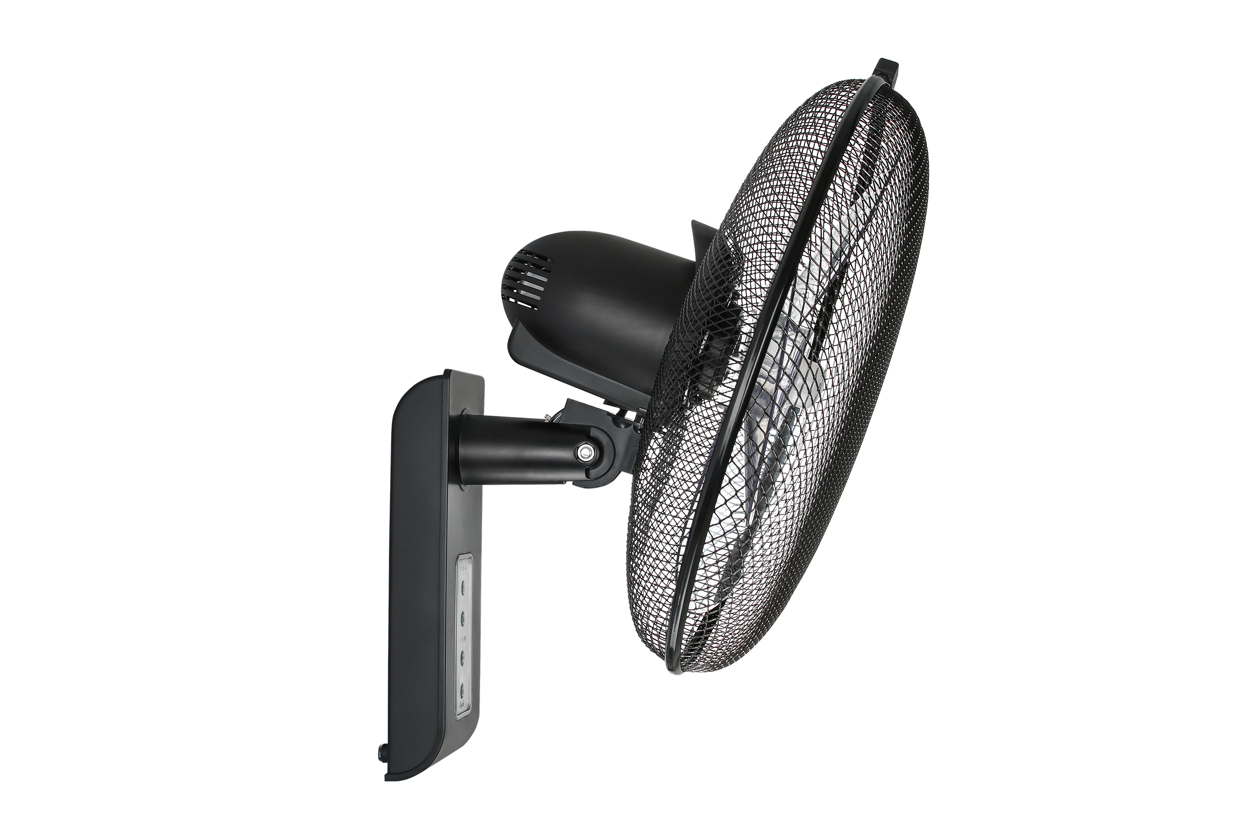 Ein schwarzer Wandventilator mit Schutzgitter. Der Ventilator befindet sich auf weißem Hintergrund.
