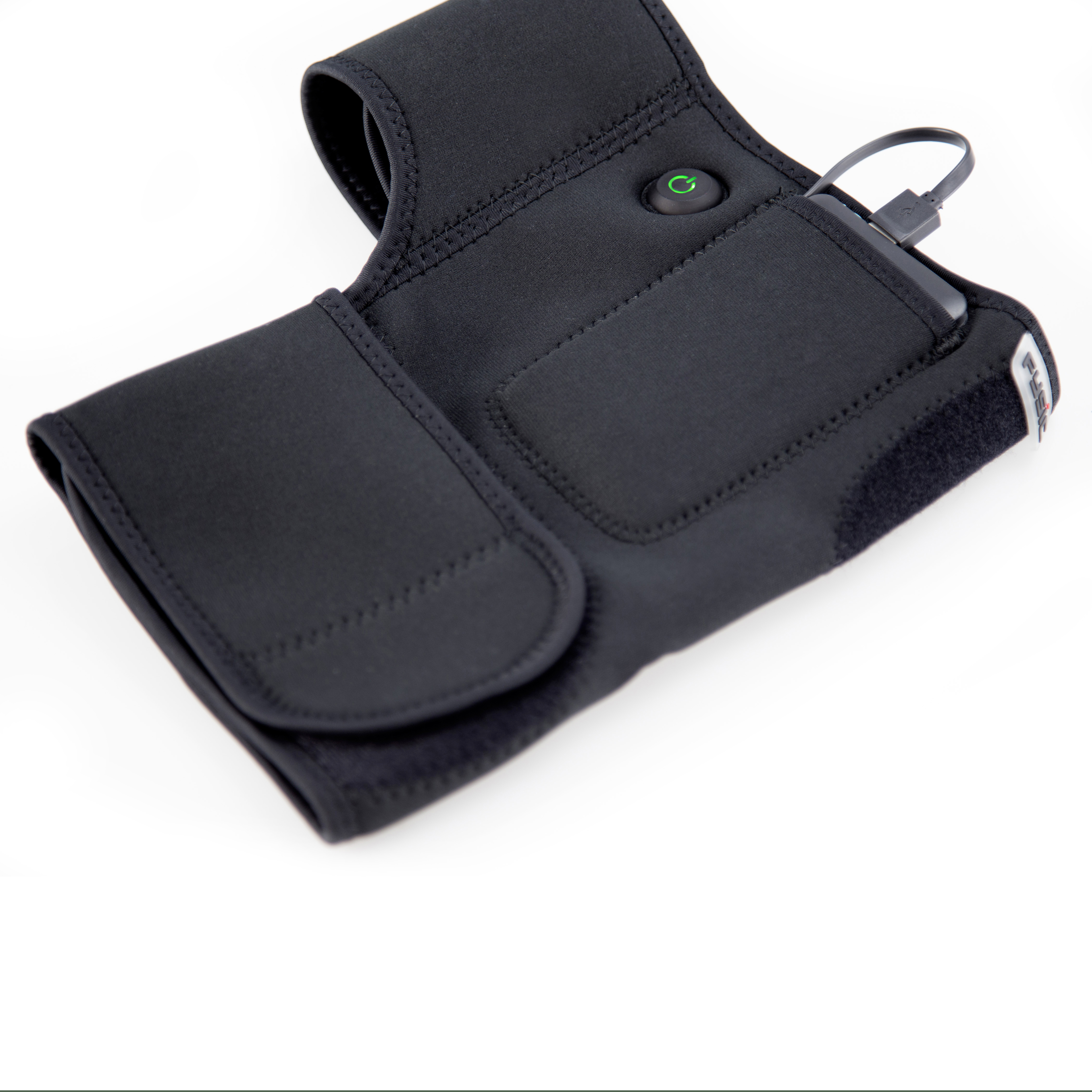 Schwarze, offene Neopren-Wickel. Enthält ein schwarzes Gerät mit Ein-/Aus-Taste und USB-Kabel.