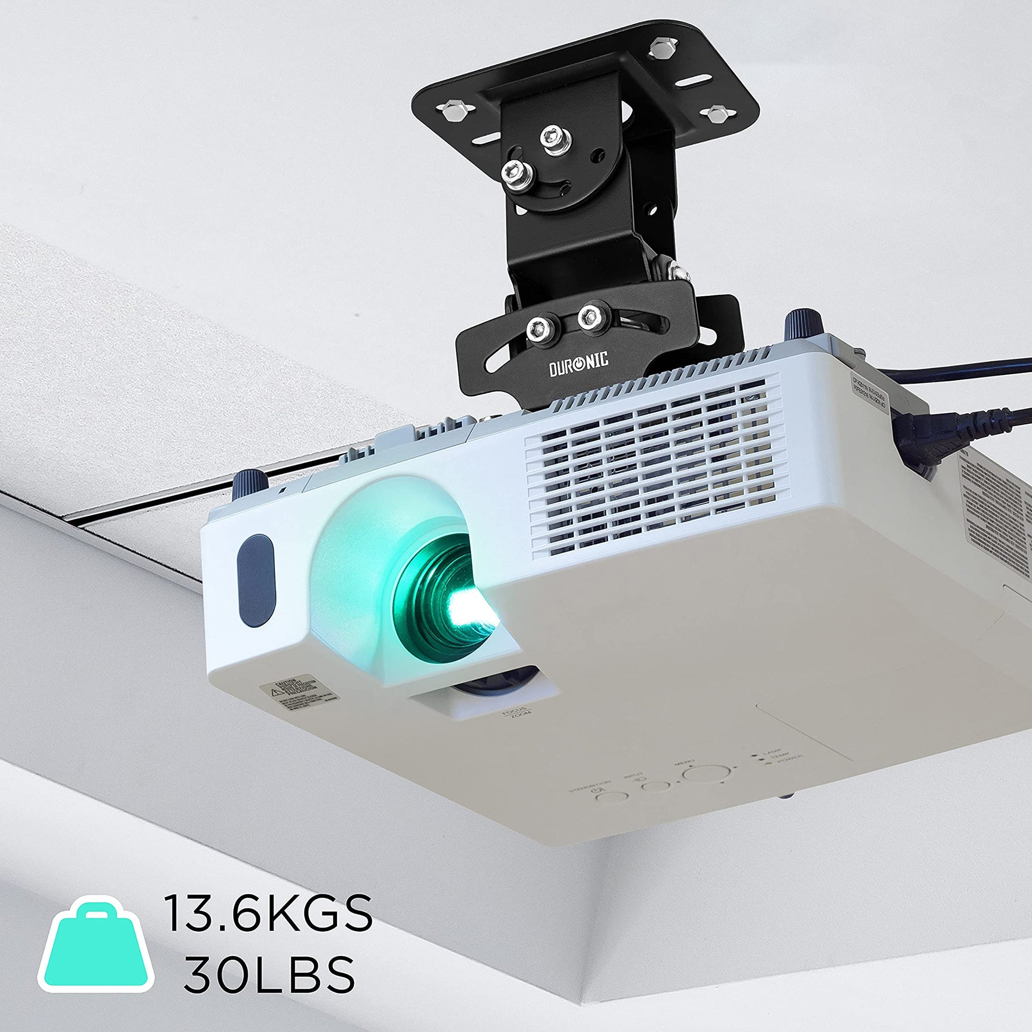 Un proyector blanco montado en el techo, mostrando luz verde. Se muestran pesos en kg y lbs.