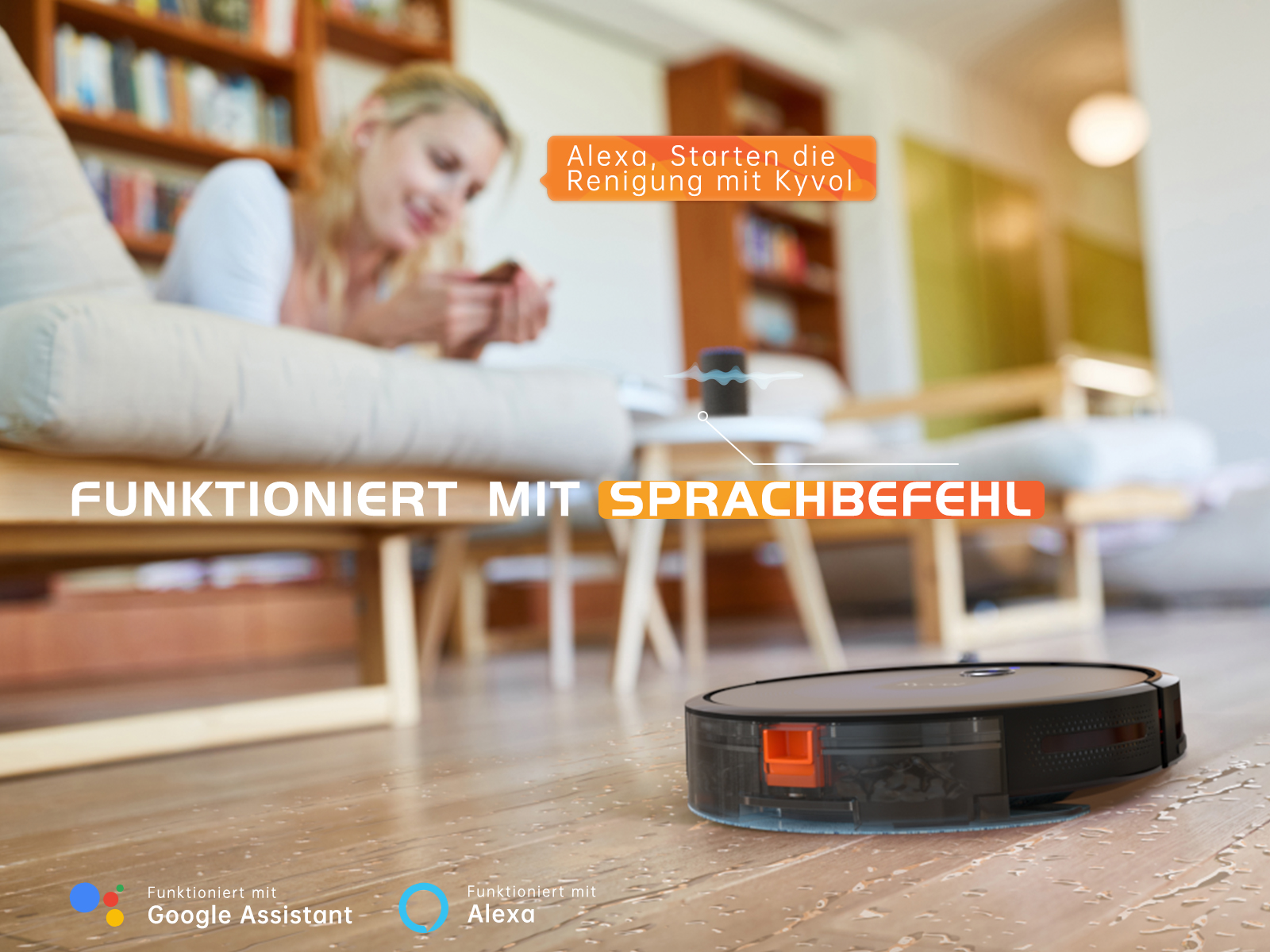 Eine Frau steuert einen Roboter-Staubsauger auf Holzboden mit ihrem Telefon. Textüberlagerungen.