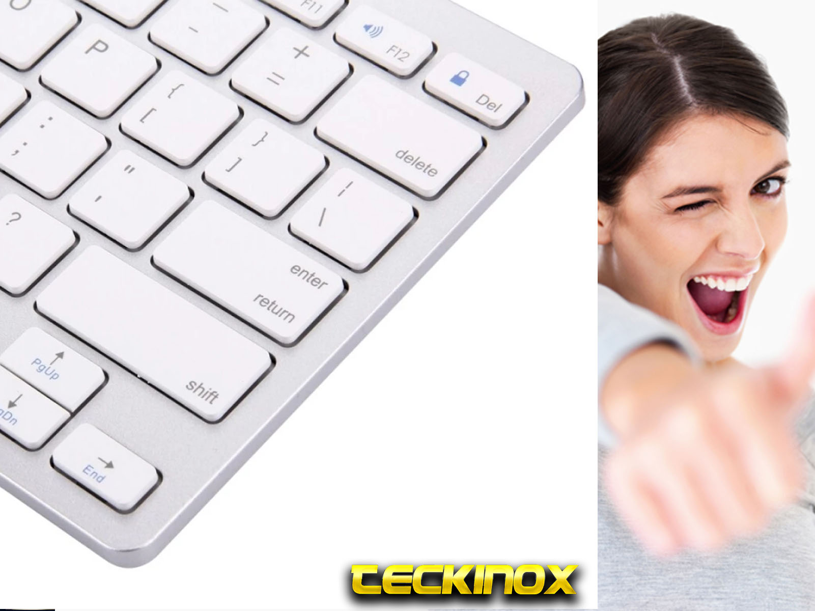 Primer plano de un teclado plateado con teclas blancas y una mujer guiñando el ojo y pulgar arriba.