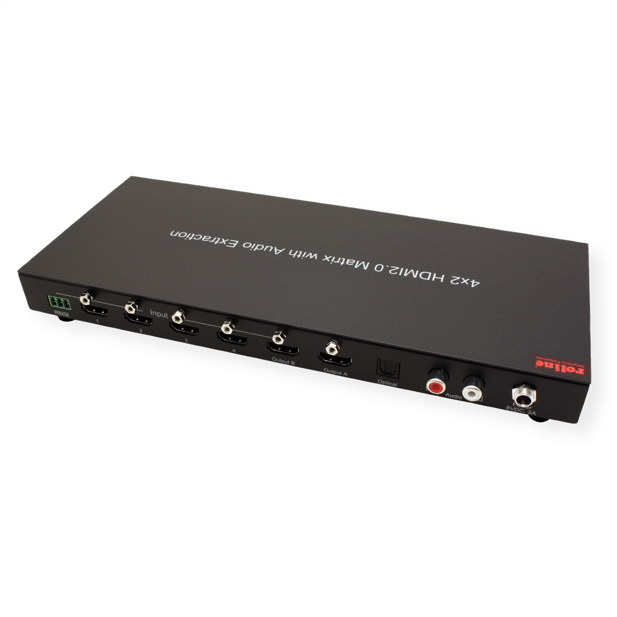 Commutateur matriciel HDMI noir avec ports et étiquettes, vue en angle.