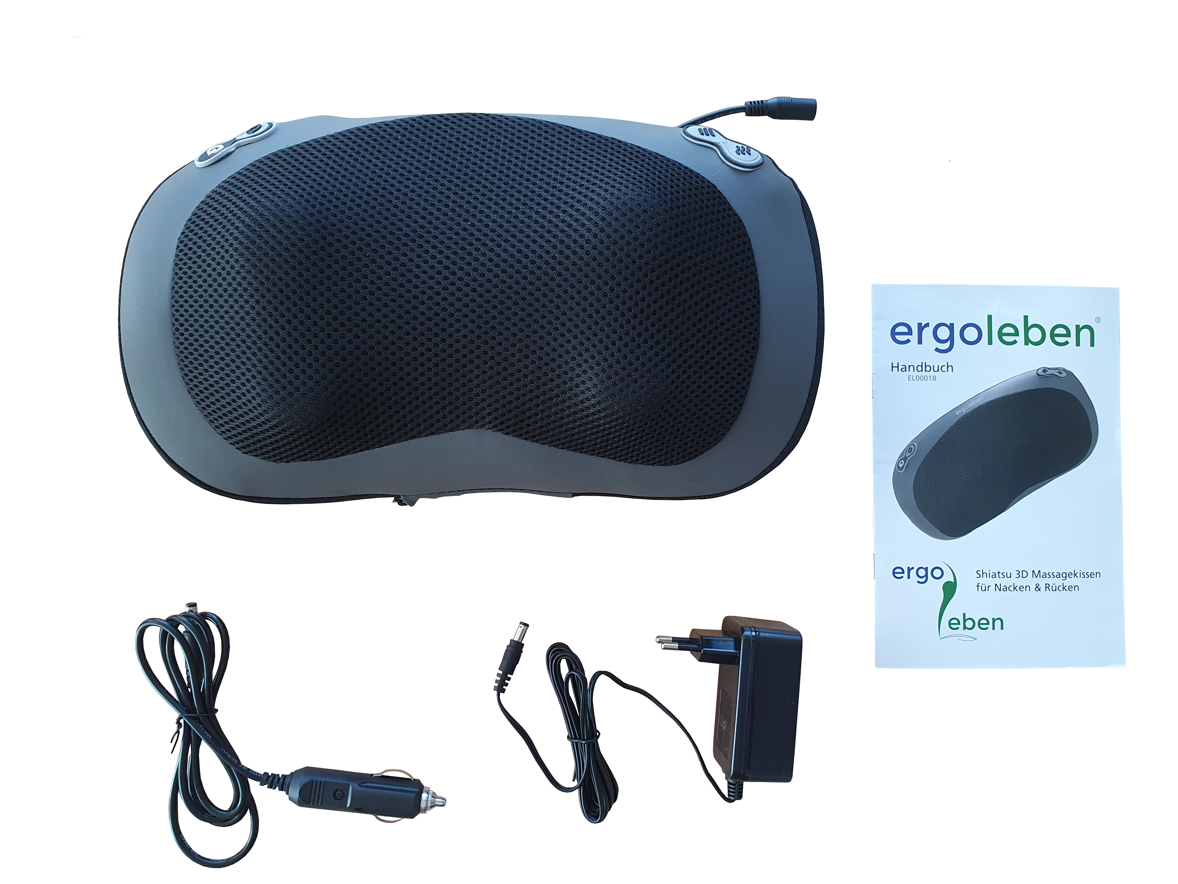 Ein schwarz-graues Massagekissen mit Zubehör, einschließlich Ladegerät und Autoadapter, auf Weiß.