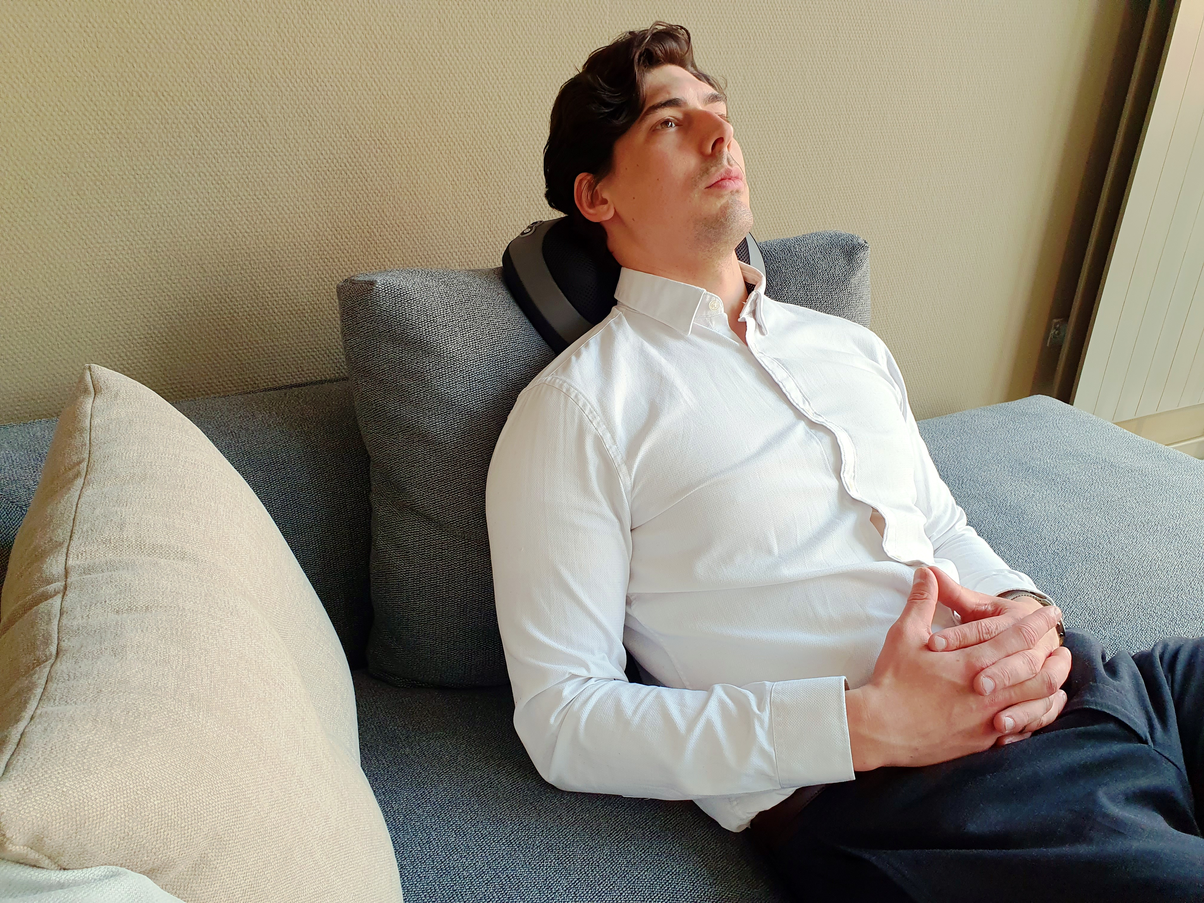 Rücken Shiatsu Massagegerät Nacken Massagekissen inklusive 3D Auto und ERGOLEBEN mit Wärme Funktion Adapter für