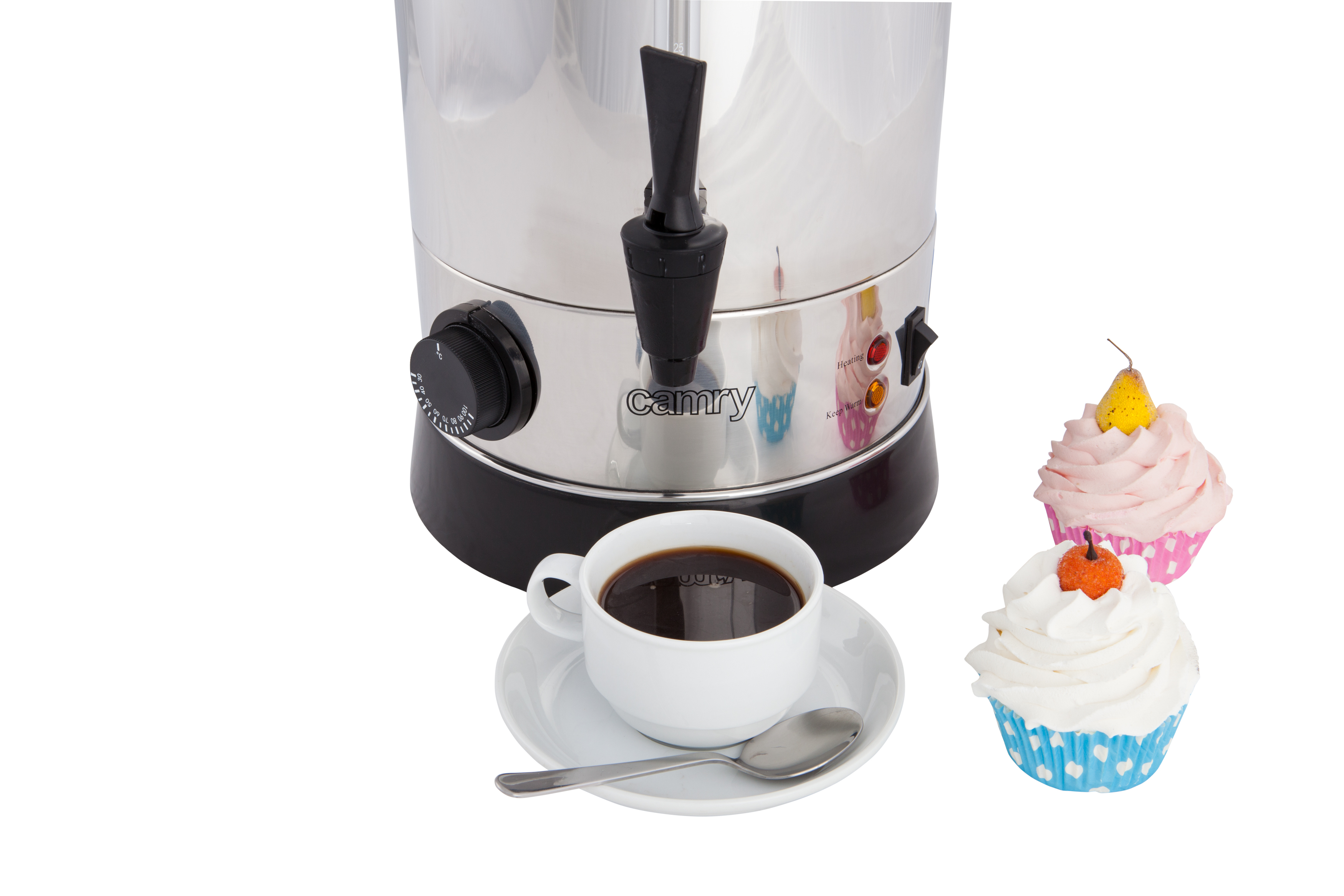 Camry Kaffee-Urne mit einer Tasse Kaffee, Untertasse, Löffel und zwei Cupcakes.