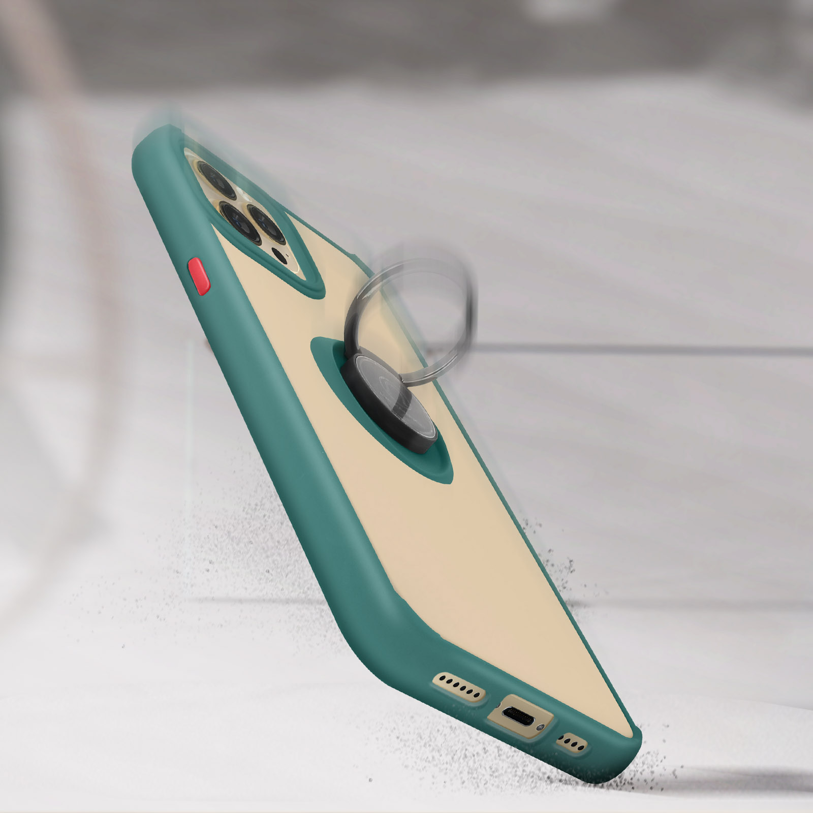 Custodia verde e beige per telefono con supporto ad anello. Telefono che cade. Sfondo bianco.