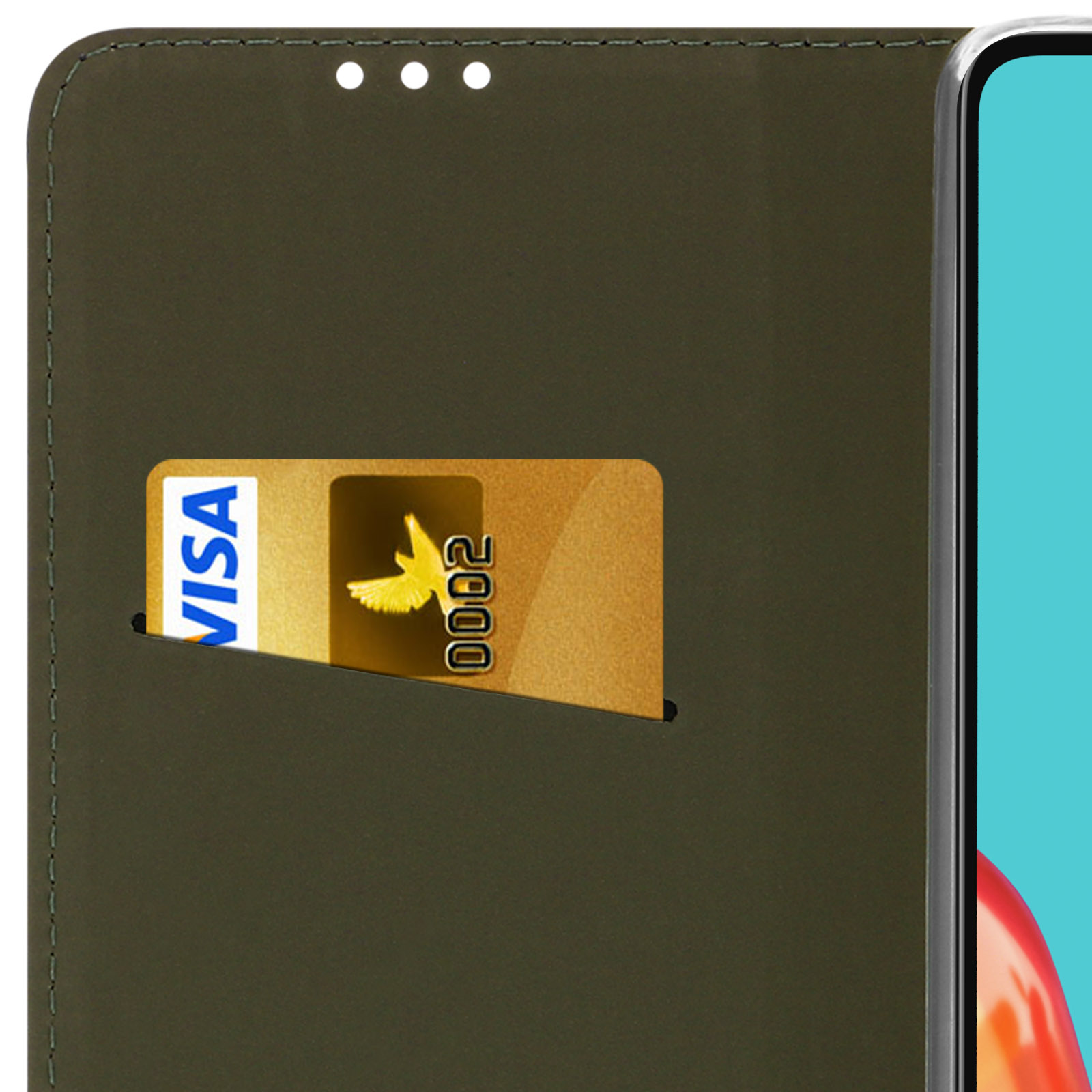 Una custodia per telefono con una carta Visa in uno slot. Ci sono tre piccoli cerchi bianchi in alto.