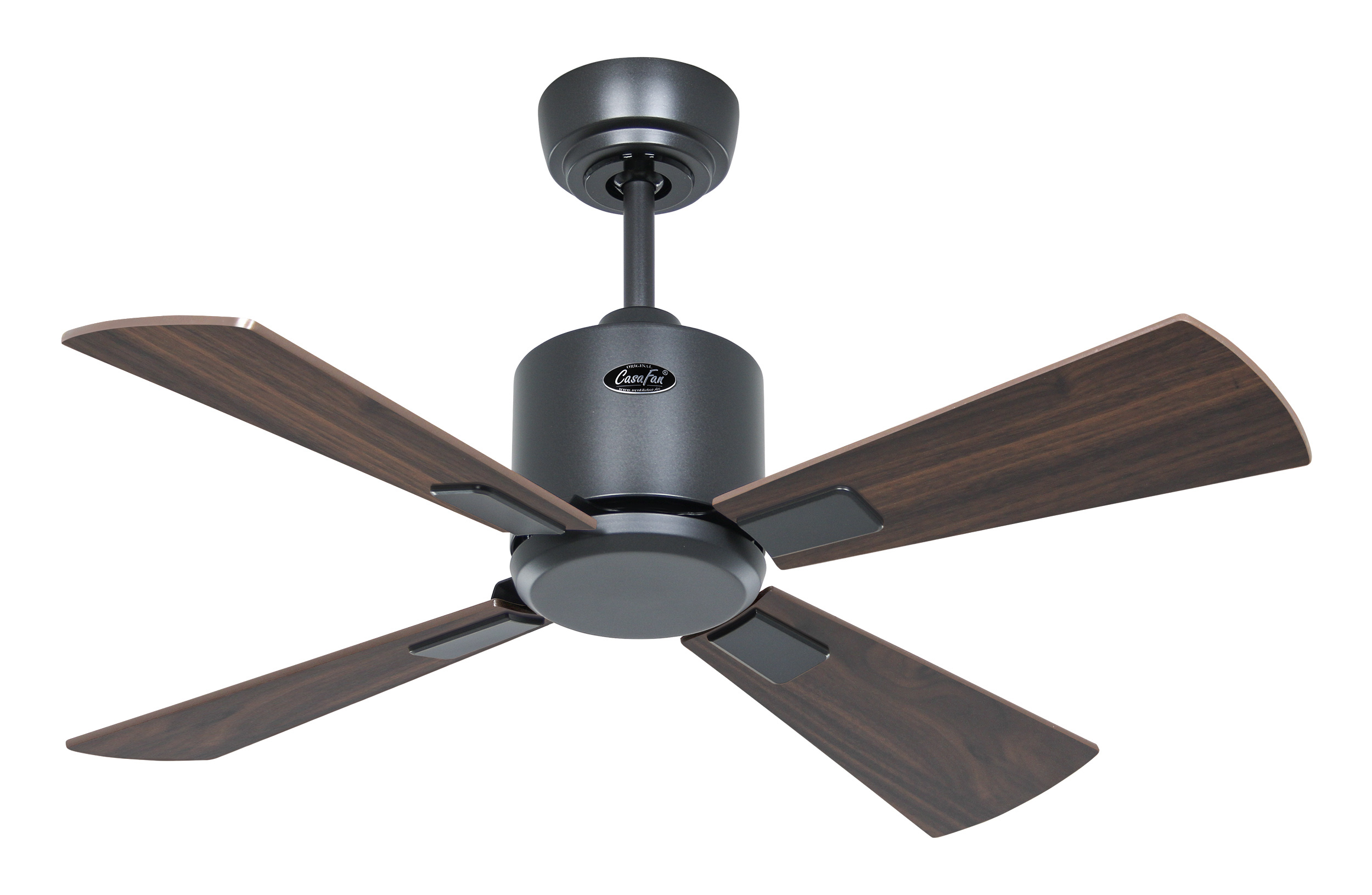 Ventilatore da soffitto con quattro pale in legno e un motore grigio scuro.