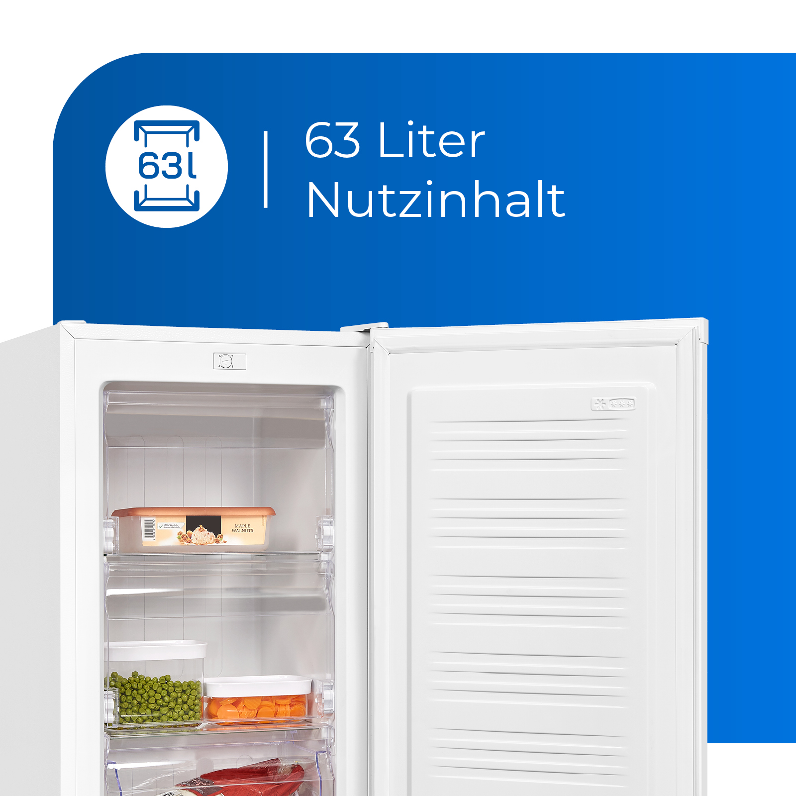 Ein weißer Kühlschrank mit offener Tür. Im Inneren befinden sich Regale mit Lebensmitteln. Rechts befindet sich eine blaue Grafik.