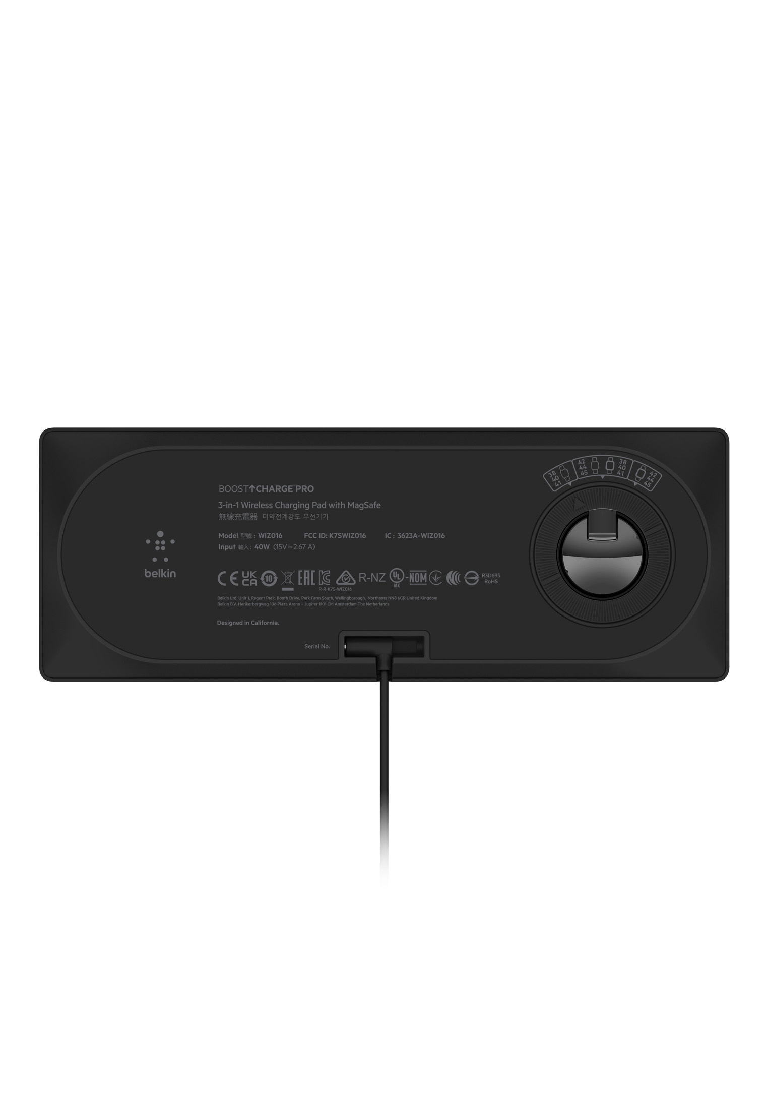 Ein schwarzes Belkin Boost Charge Pro kabelloses Ladepad. Es hat einen kreisförmigen Ladebereich und einen integrierten Telefonständer.
