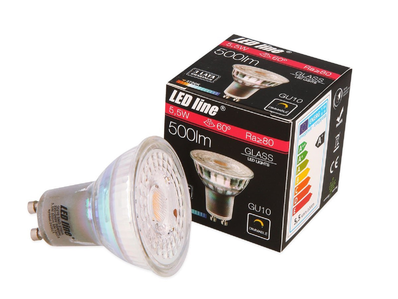 LED-Glühbirne und -Box, die Box zeigt Informationen zur Energieeffizienz.