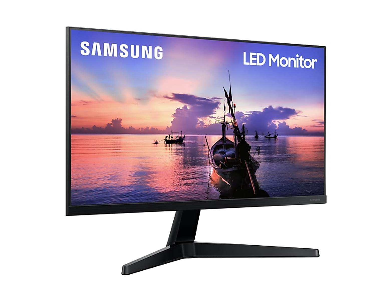 Monitor LED Samsung nero mostra tramonto sull'acqua, con supporto nero.