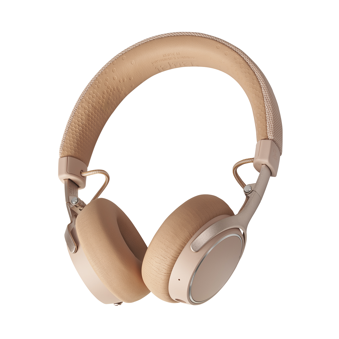 Beige Kopfhörer auf weißem Hintergrund. Das Design ist modern.