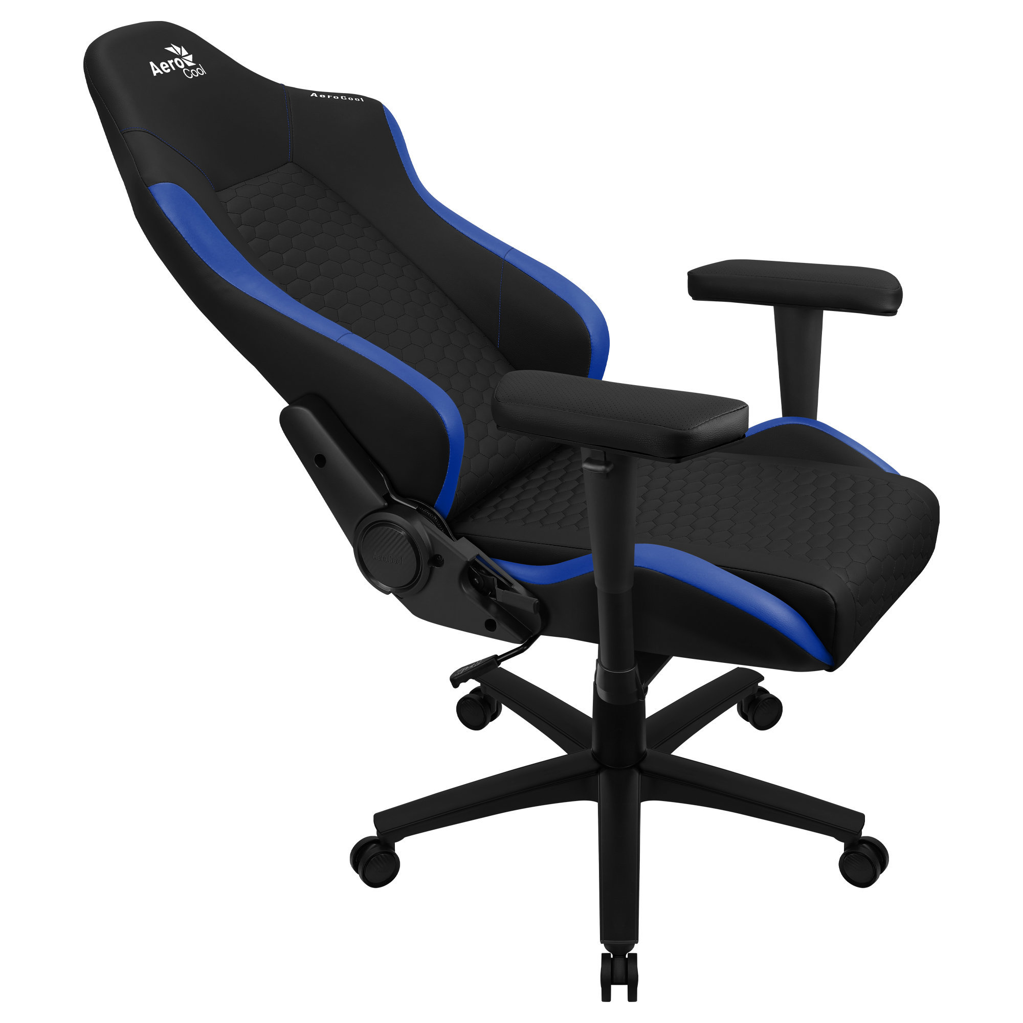 Silla gaming, negra y azul, con diseño de panal y reposabrazos, sobre base negra.