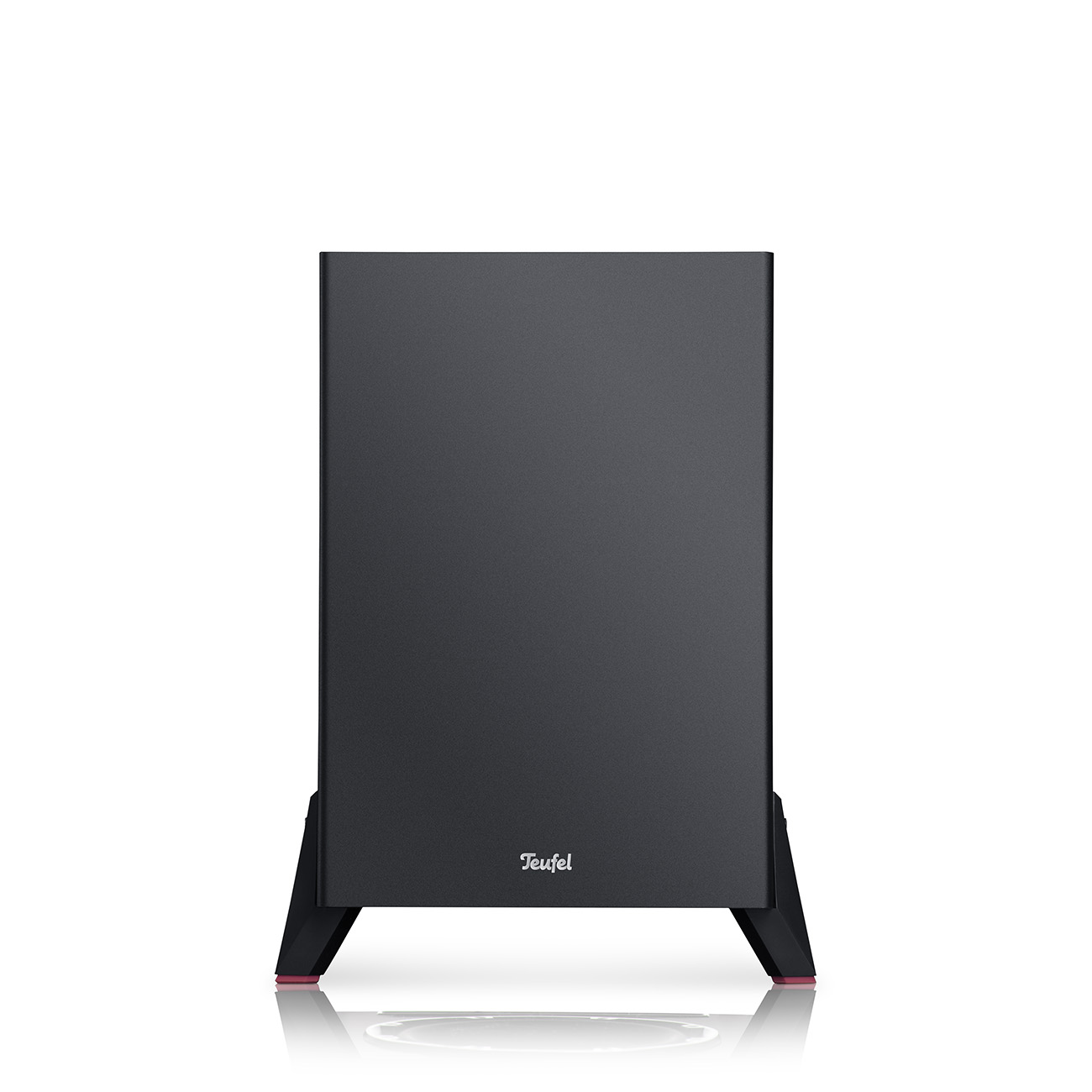 Schwarzer Subwoofer mit schwarzer Front und roten Füßen auf weißem Hintergrund. Text: Teufel.
