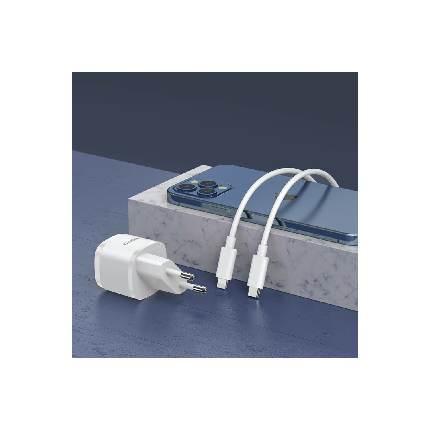 Ein weißes Telefonladegerät und zwei weiße USB-C-Kabel, die mit einem blauen Telefon verbunden sind.