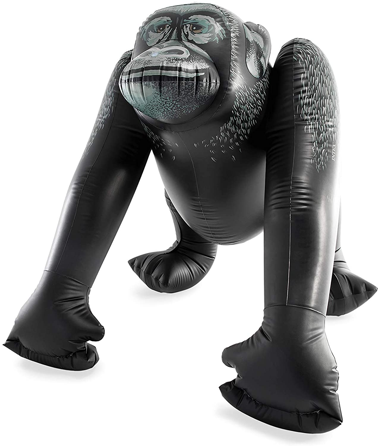 Ein aufblasbarer Gorilla, schwarzer Körper und Beine, mit detailliertem Gesicht und Armen, auf weißem Grund.