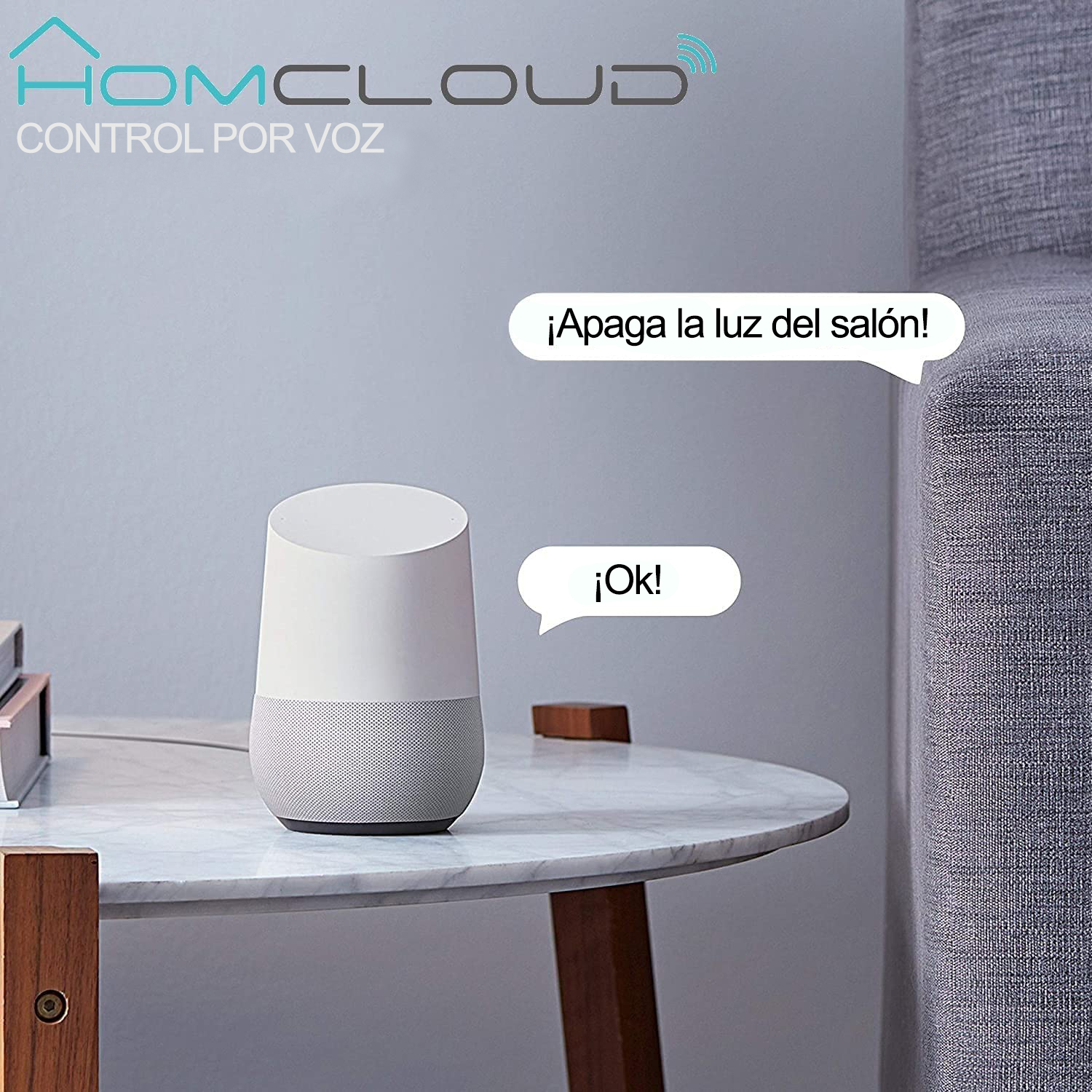 Altoparlante intelligente bianco e grigio su un tavolo. Fumetti: '¡Apaga la luz del salón!' e '¡Ok!'.