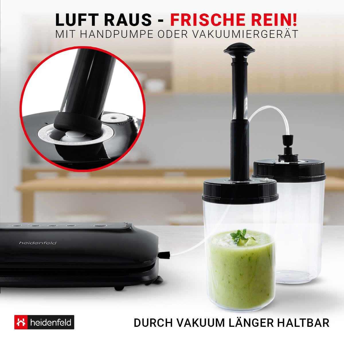 Vakuumversiegelungsgerät mit einem Glas mit grüner Flüssigkeit und einer Pumpe, in der Küche platziert.