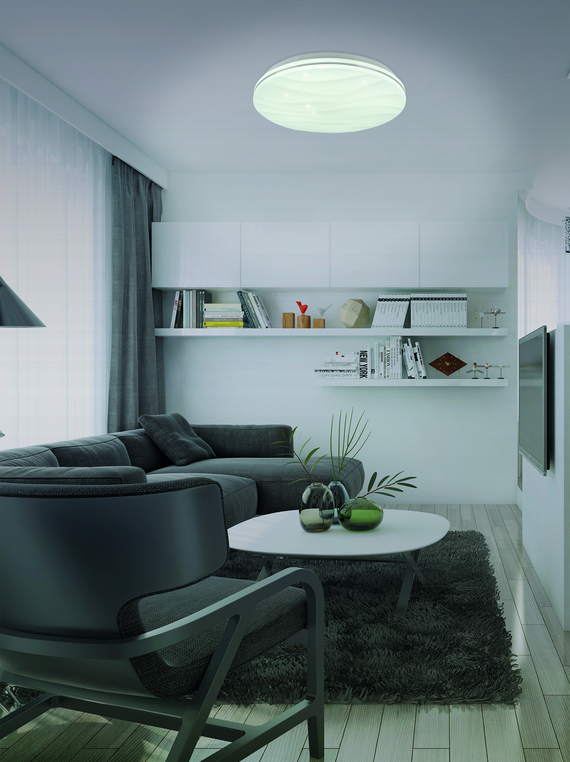 Graues Sofa und Stuhl in einem weißen Raum mit einem weißen Couchtisch und einer modernen Deckenleuchte.