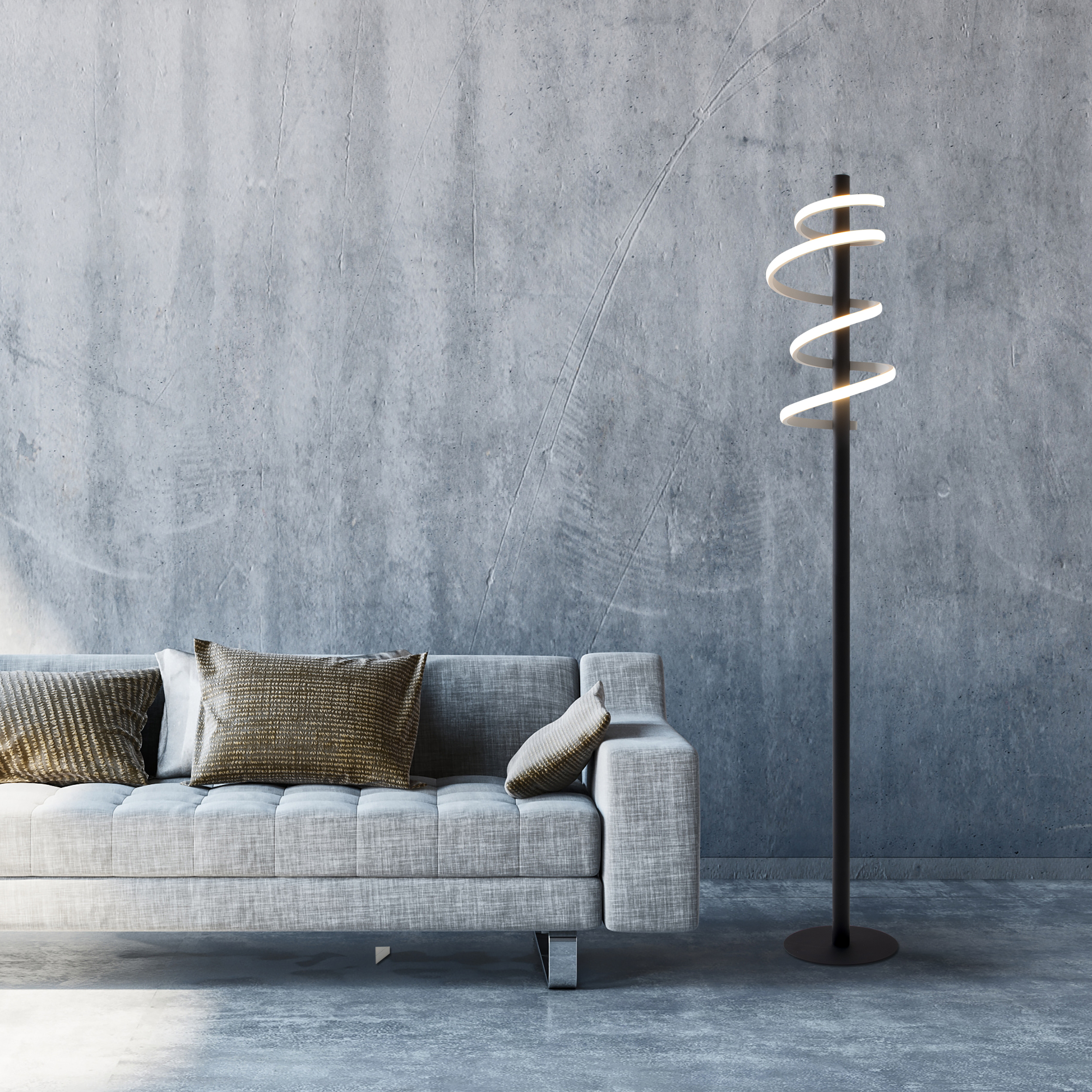 Eine moderne Stehlampe mit Spiral-Lichtdesign steht neben einem grauen Sofa vor einer Betonwand.