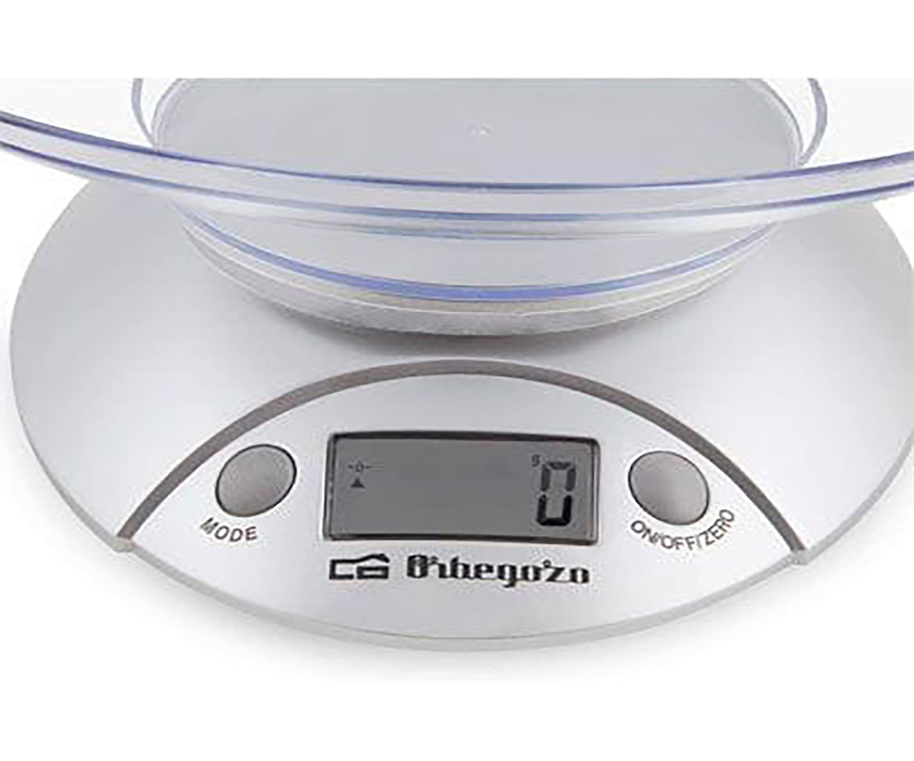 Srebrna cyfrowa waga kuchenna z przezroczystą miską na górze. Białe tło.