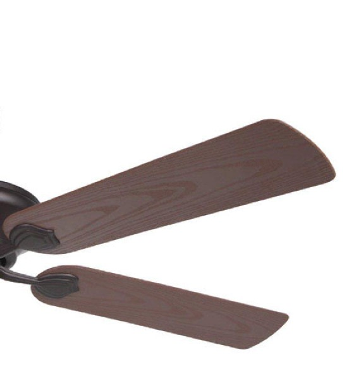 Primo piano di un ventilatore da soffitto con due pale marroni, effetto legno, su sfondo bianco.