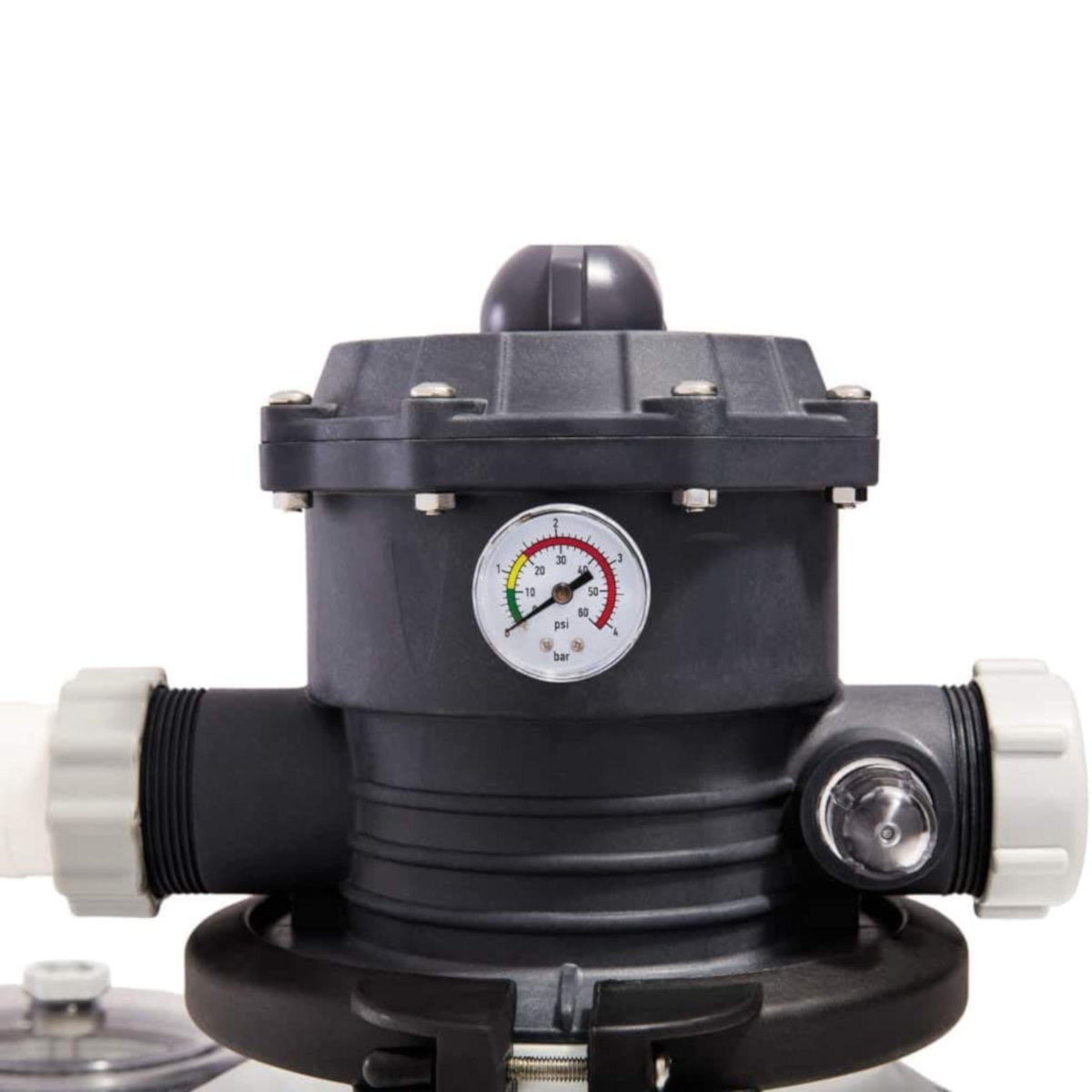 Nahaufnahme einer schwarzen Pumpe mit Manometer. Weißer Hintergrund.