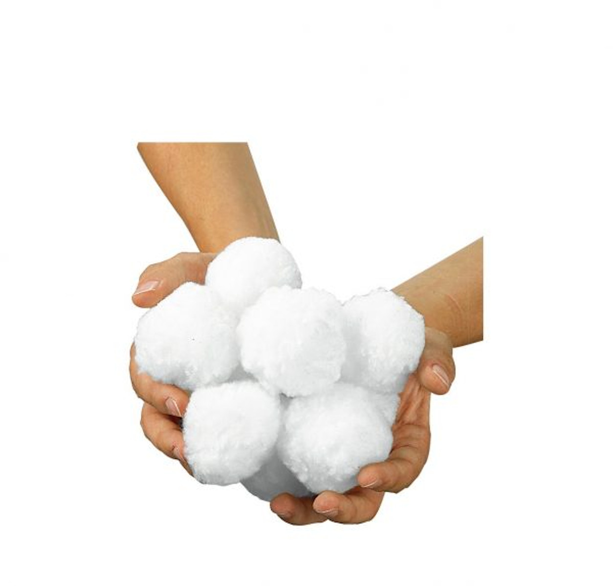 Eine Handvoll weißer Schneebälle, gehalten in zwei Händen vor weißem Hintergrund.