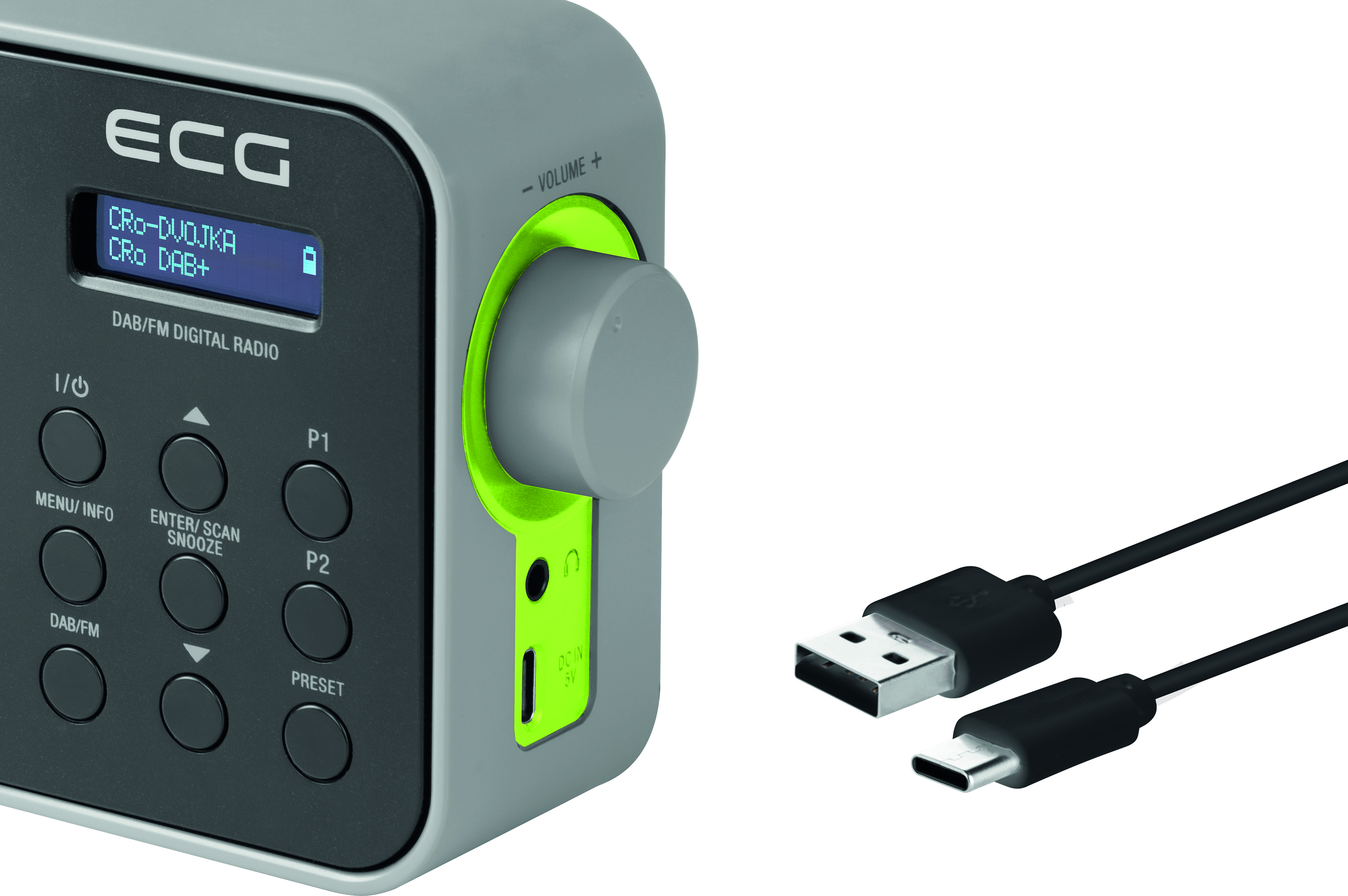 Graues und grünes Digitalradio mit Knöpfen, einem Bildschirm und einem USB-Kabel, alles auf Weiß.