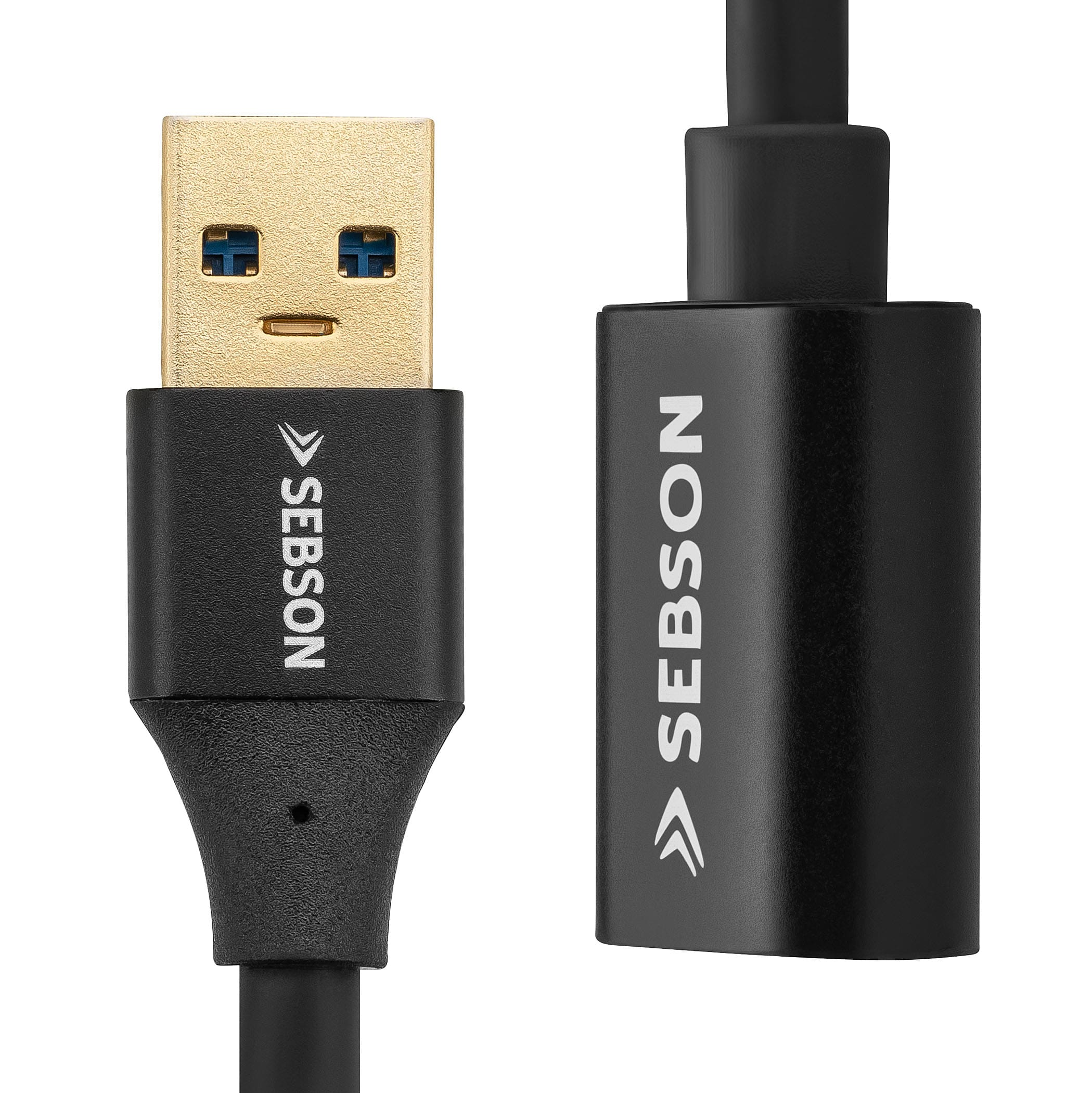 Ein schwarzes und goldenes USB-Kabel. Auf dem USB-Stecker steht das Wort 'SEBSON'.