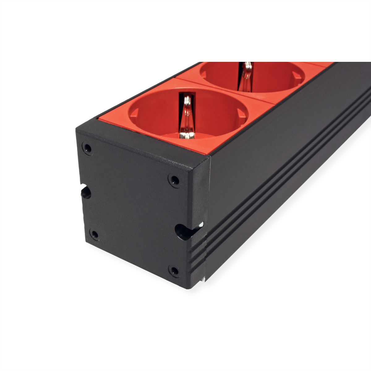 Czarna listwa zasilająca z czerwonymi gniazdami. Białe tło. Widok z bliska.