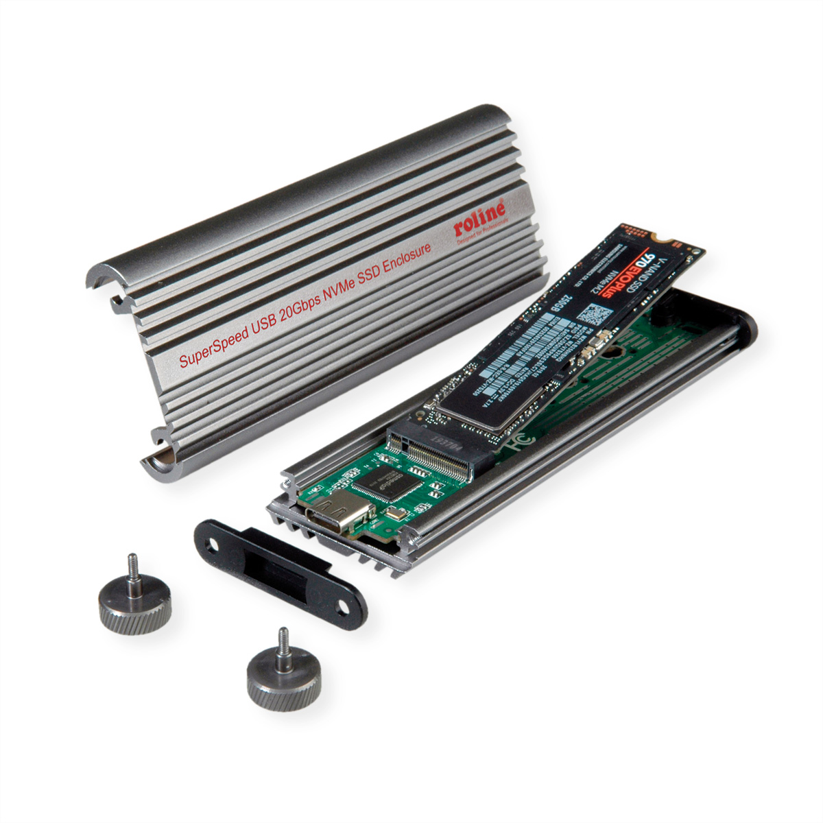 Silbernes USB-Gehäuse mit NVMe-SSD darin. Komponenten auf weißer Oberfläche.