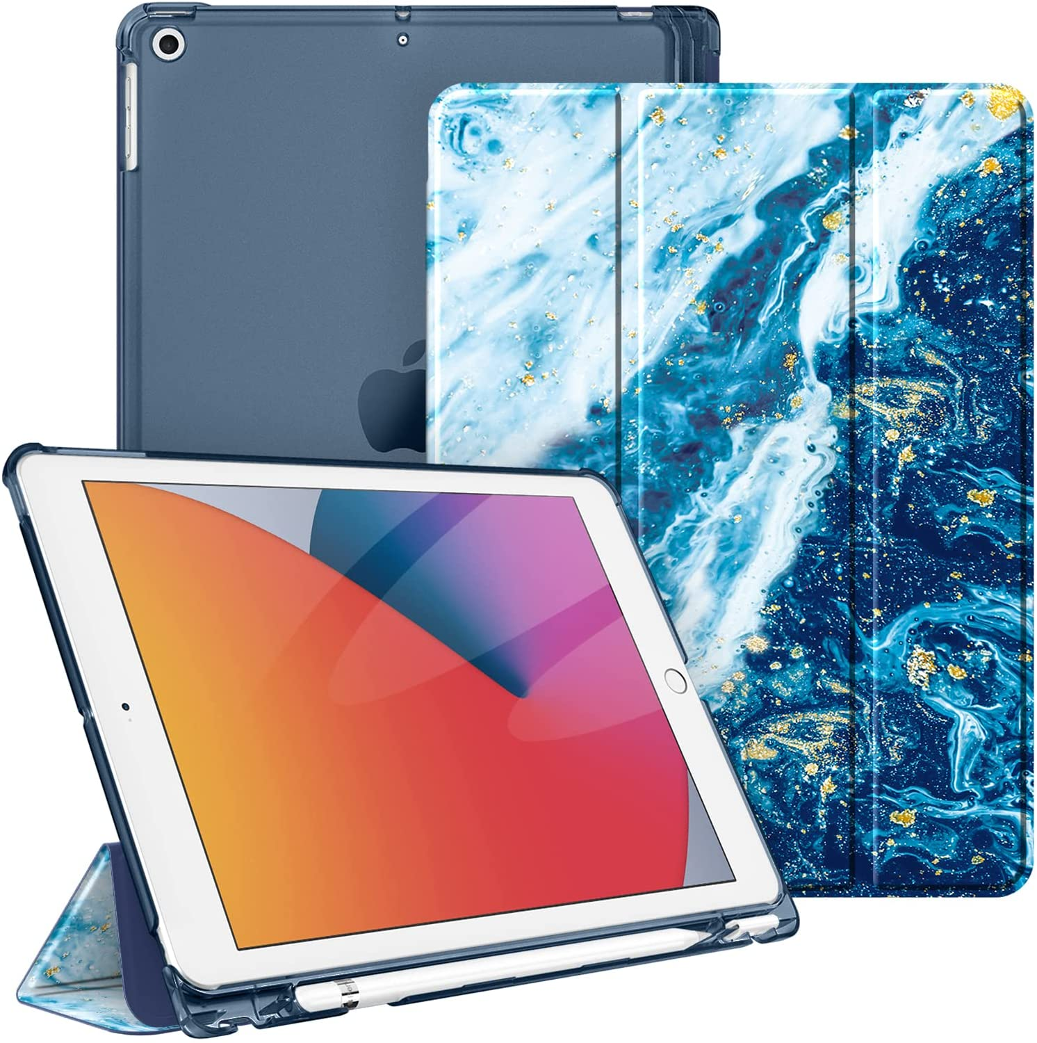Ein iPad mit Hülle wird mit zwei weiteren Hüllen gezeigt. Eine ist blau, die andere hat ein Marmordesign.