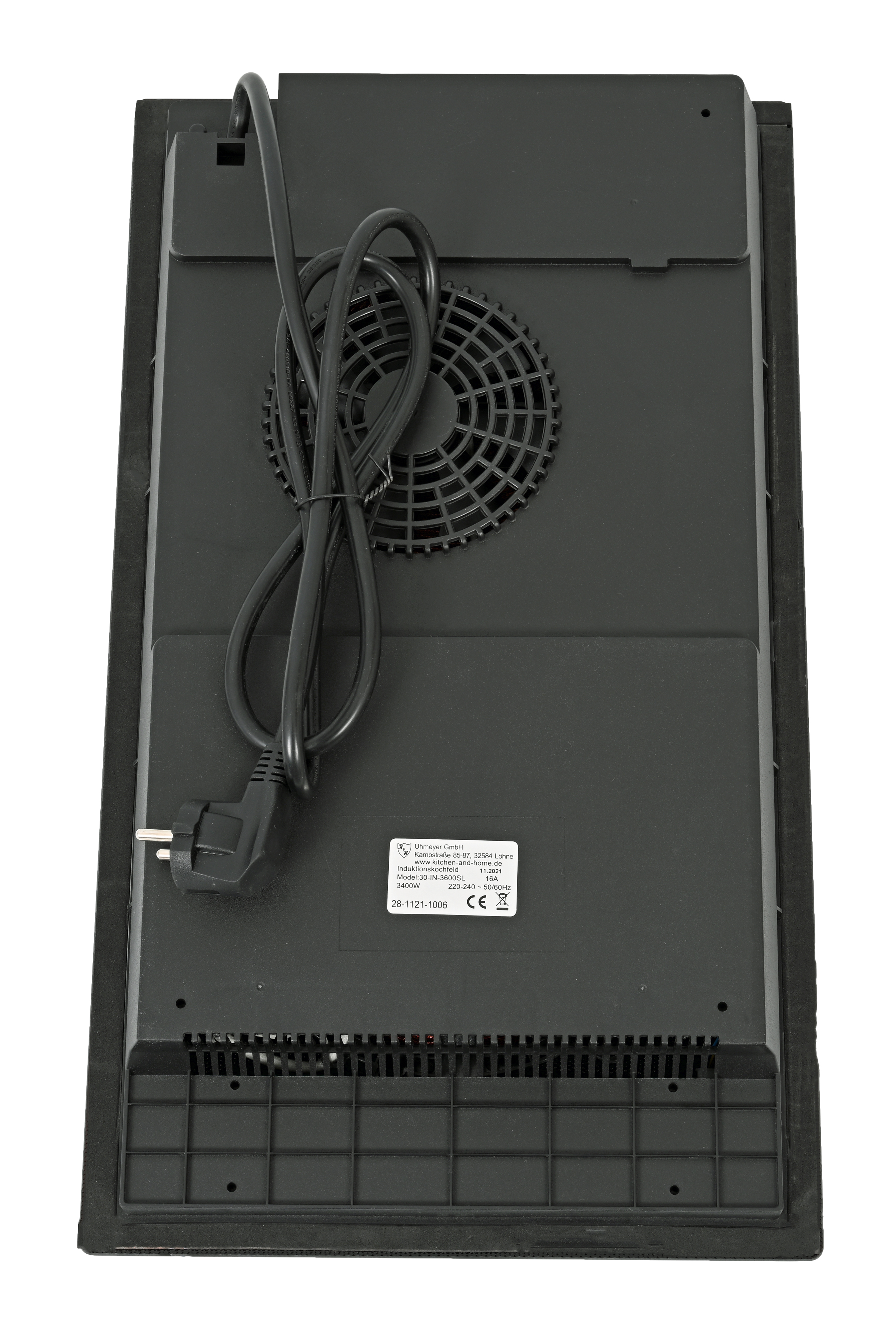 Rückansicht eines schwarzen Induktionskochfelds mit Netzkabel und Lüfter.