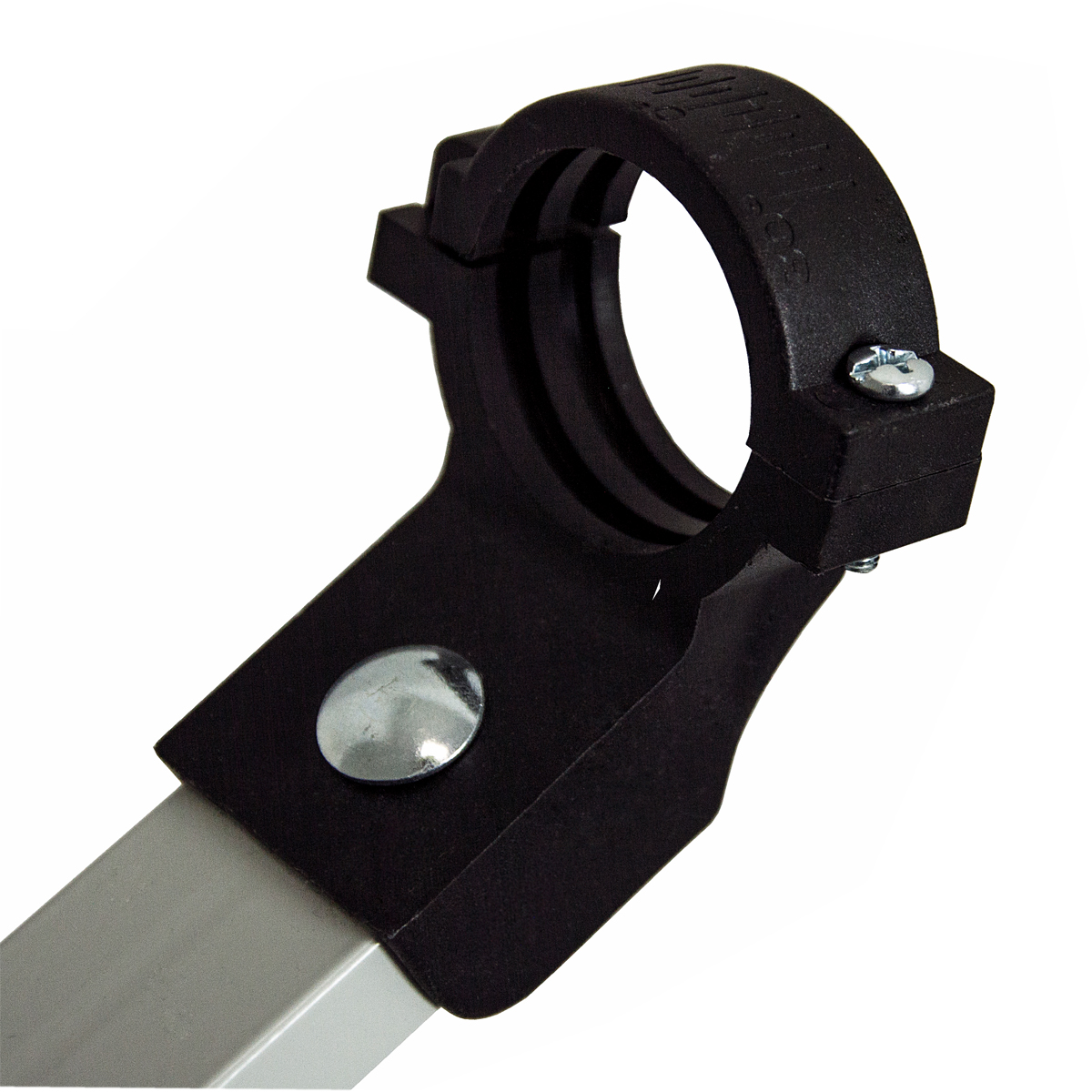 Schwarze und silberne Klemme, die eine Stange hält, mit Schraube, isoliert.