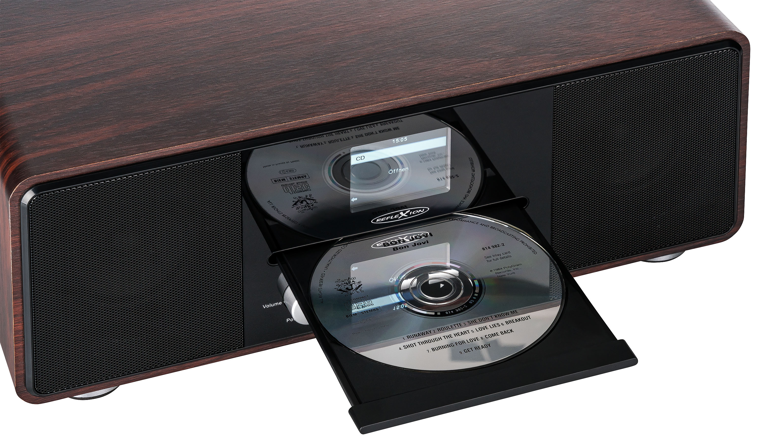 Eine Stereoanlage mit CD-Player. Eine CD befindet sich im Player, eine weitere ist im Fach sichtbar.