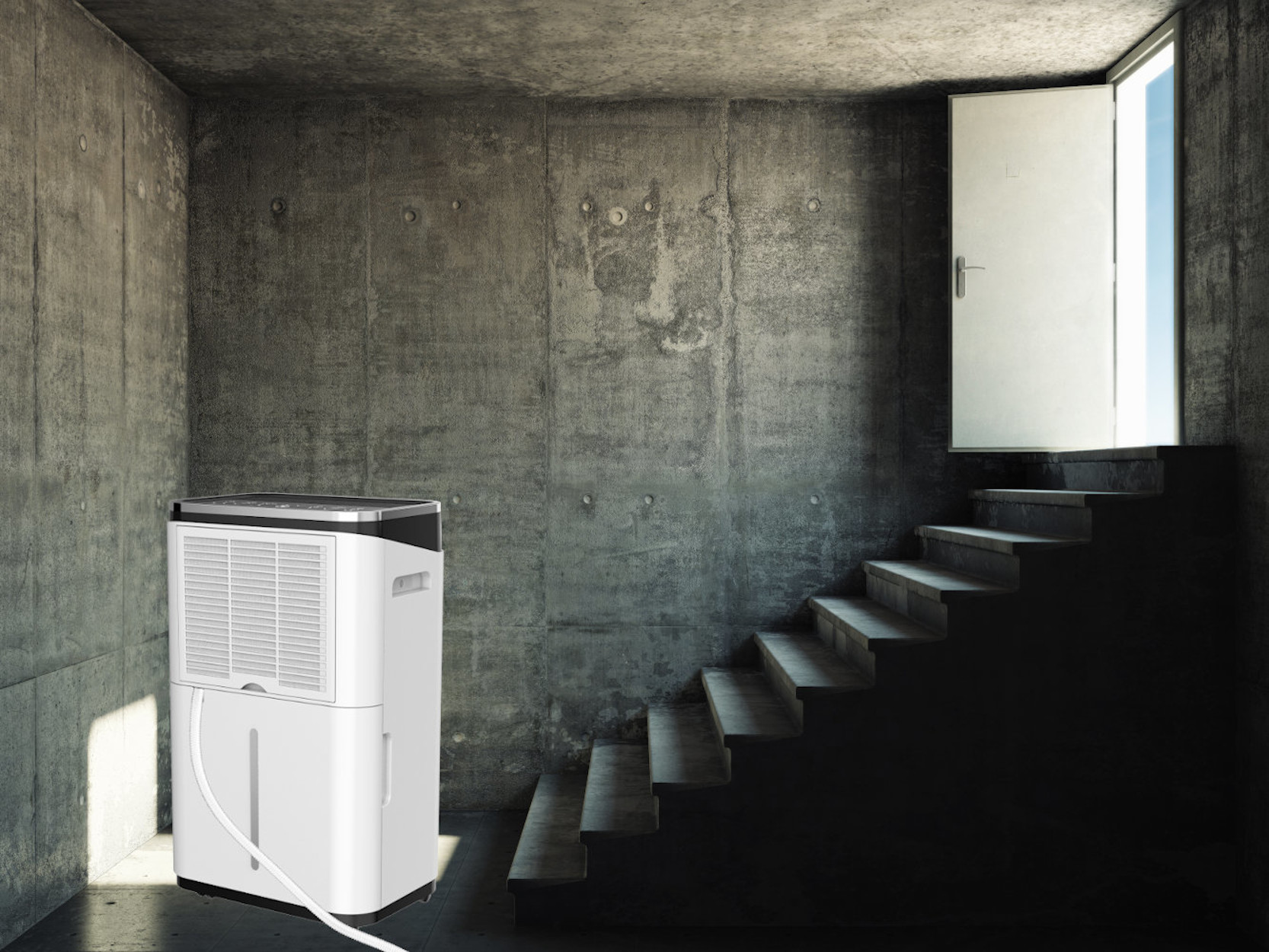 Weiß-grauer Klimaanlage in einem Raum mit Betonwänden, Treppen und einer Tür.