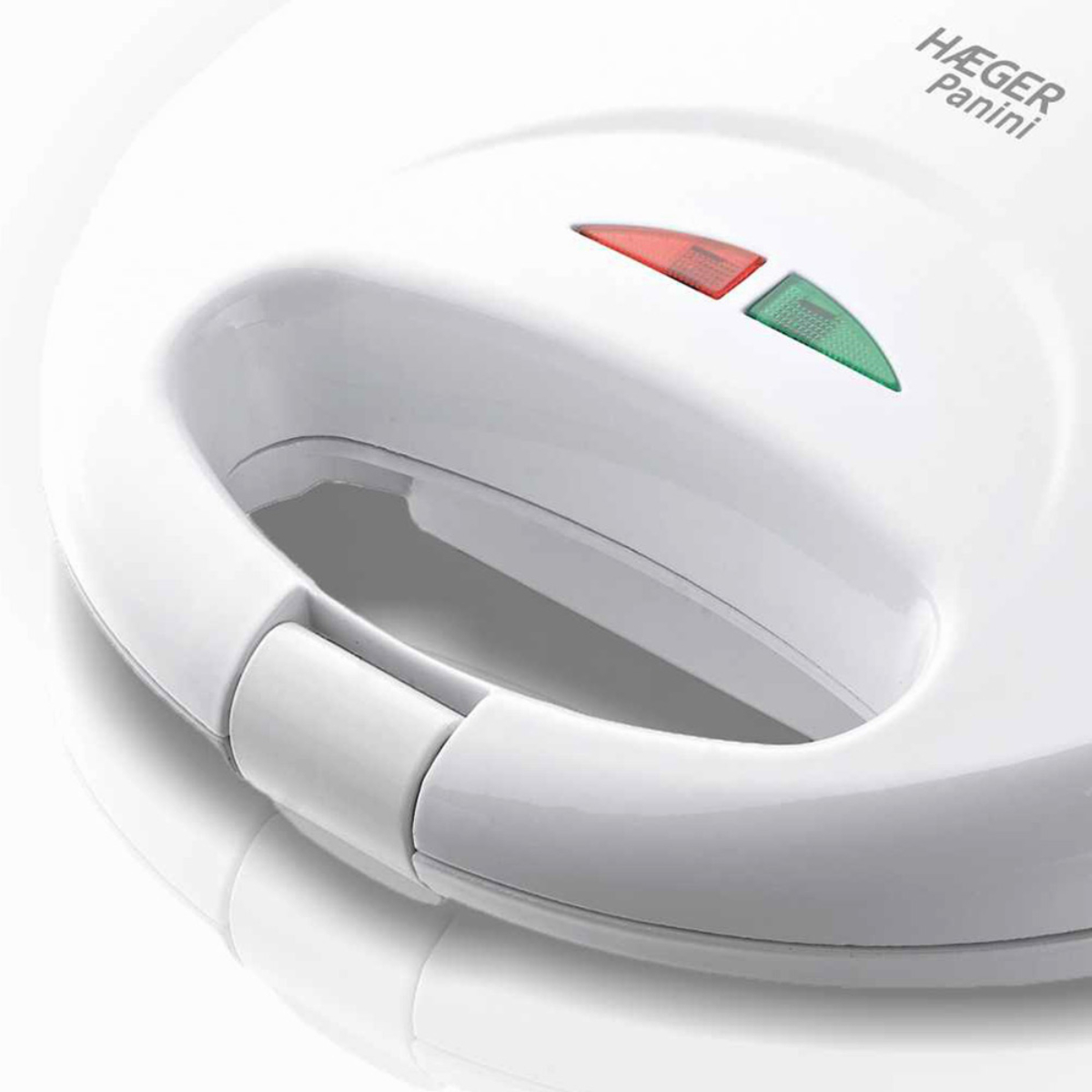 Biała prasa do panini z czerwonymi i zielonymi lampkami kontrolnymi. Marka Häger jest na górze.