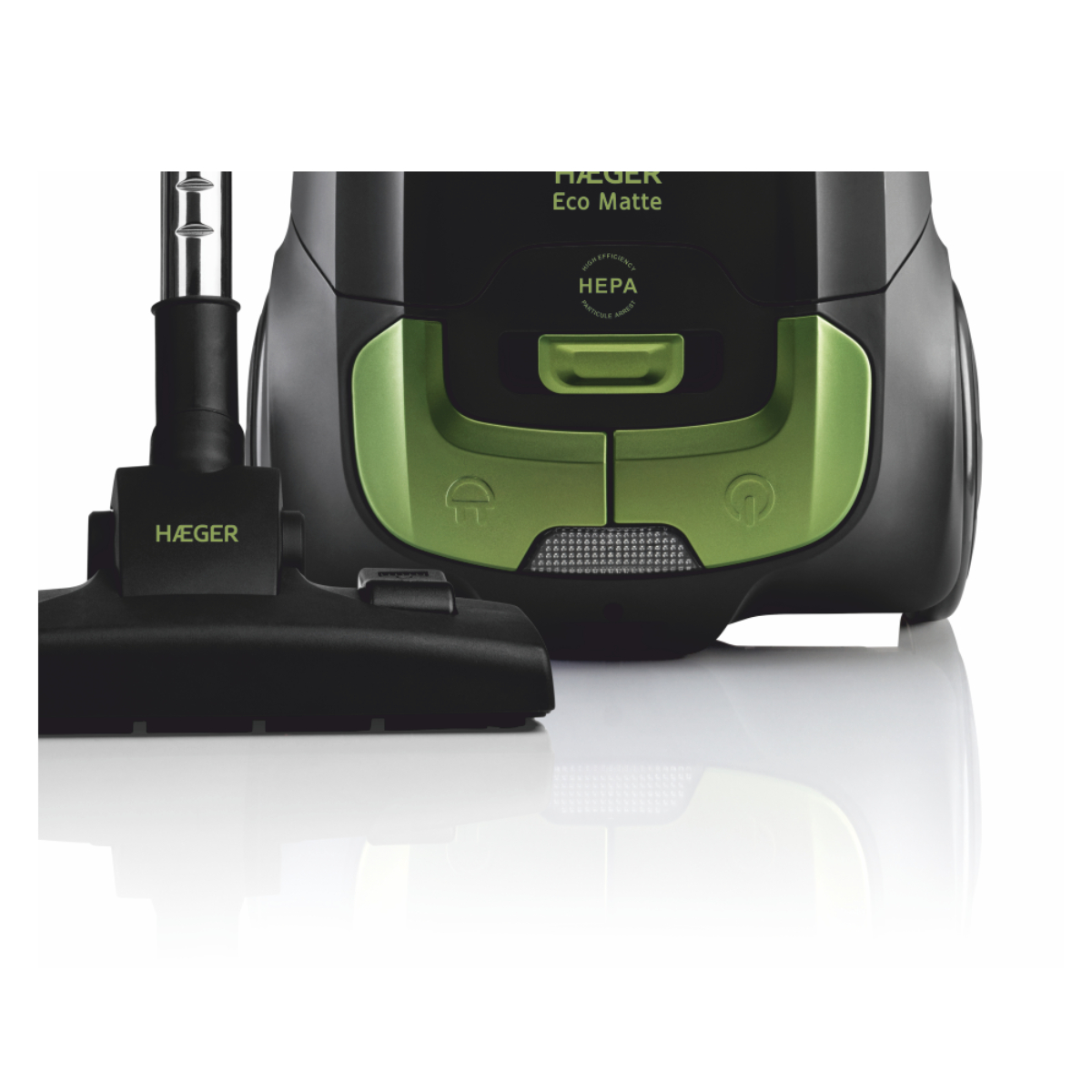 Czarny i zielony odkurzacz z nazwą marki na głowicy szczotki.