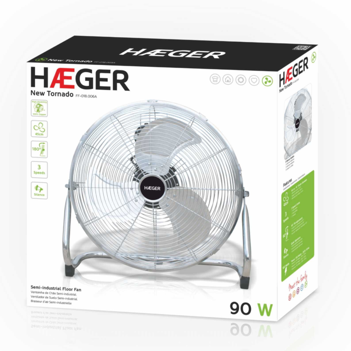 Un ventilatore da pavimento argentato nella sua scatola. La scatola mostra caratteristiche, 3 velocità, 45cm, silenzio e marchio.