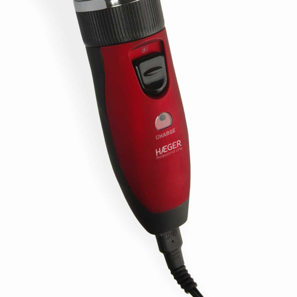 Una recortadora de cabello roja y negra con el botón de encendido 'OFF' y un indicador de carga.