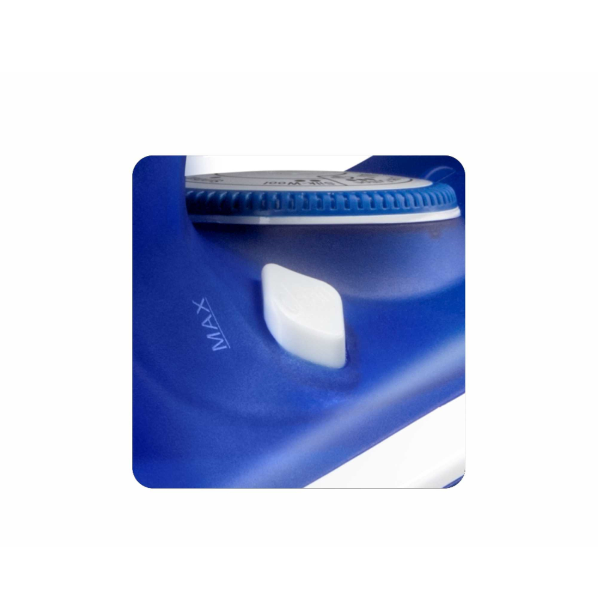 Plancha azul, botón blanco, texto MAX, primer plano.